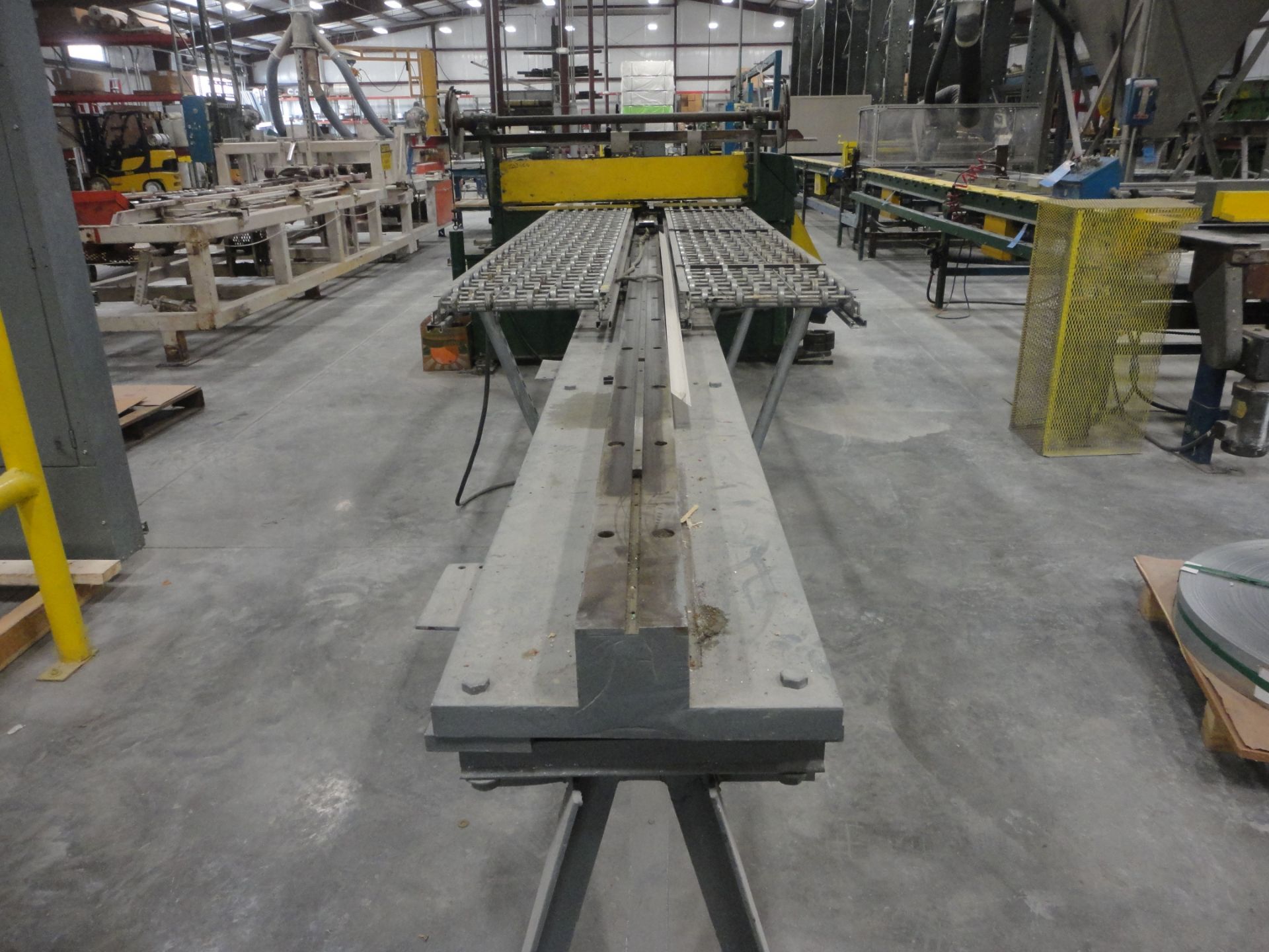 52" X 4" ARBOR MOTORIZED SLITTING MACHINE WITH 16" WIDE X 10' DUAL RUN INFEED SKATE CONVEYOR - Image 6 of 10