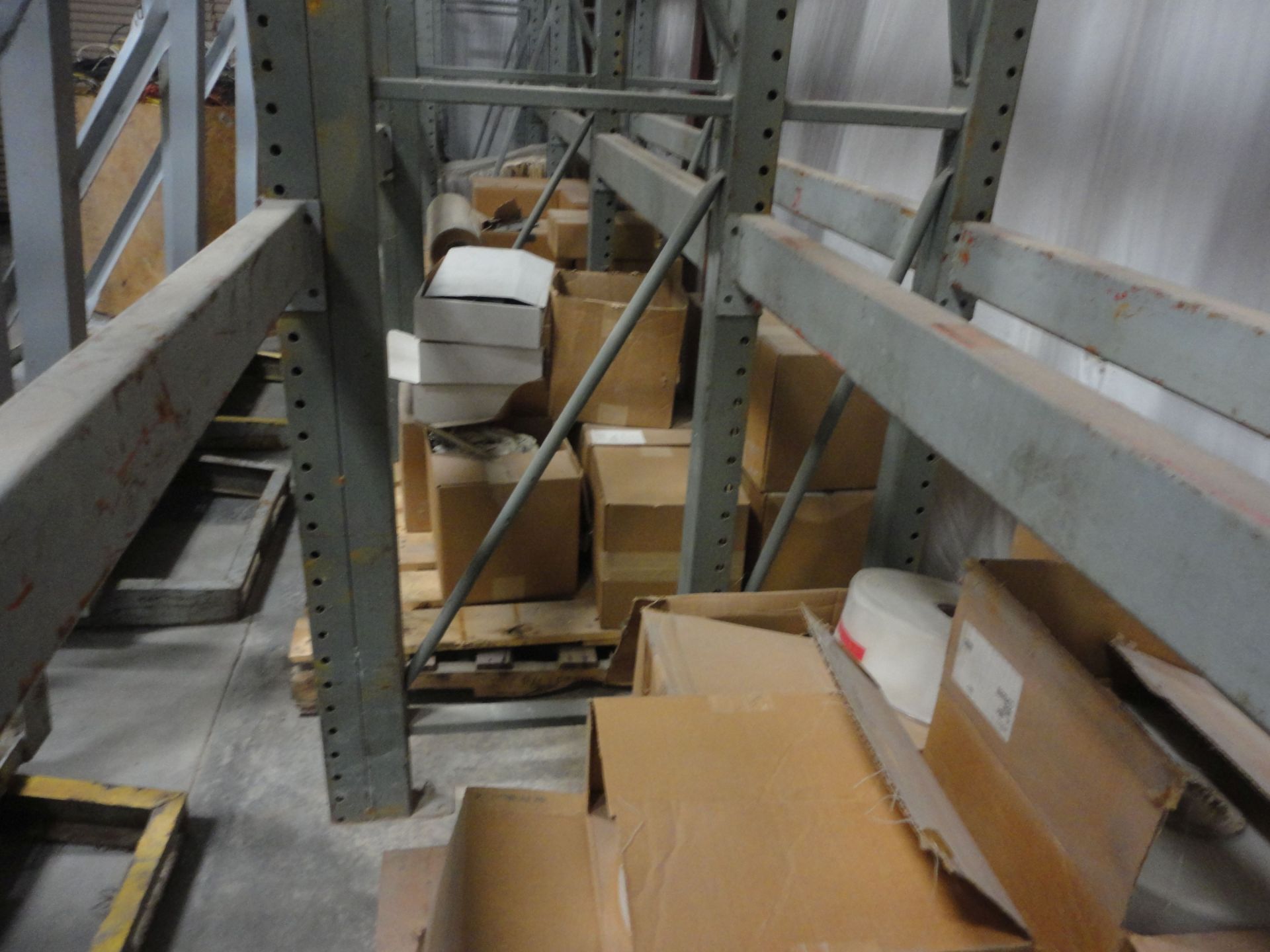 (LOT) MISCELLANEOUS WALL COMPONENT HARDWARE ON PALLET RACK (NO RACK) - Image 5 of 9