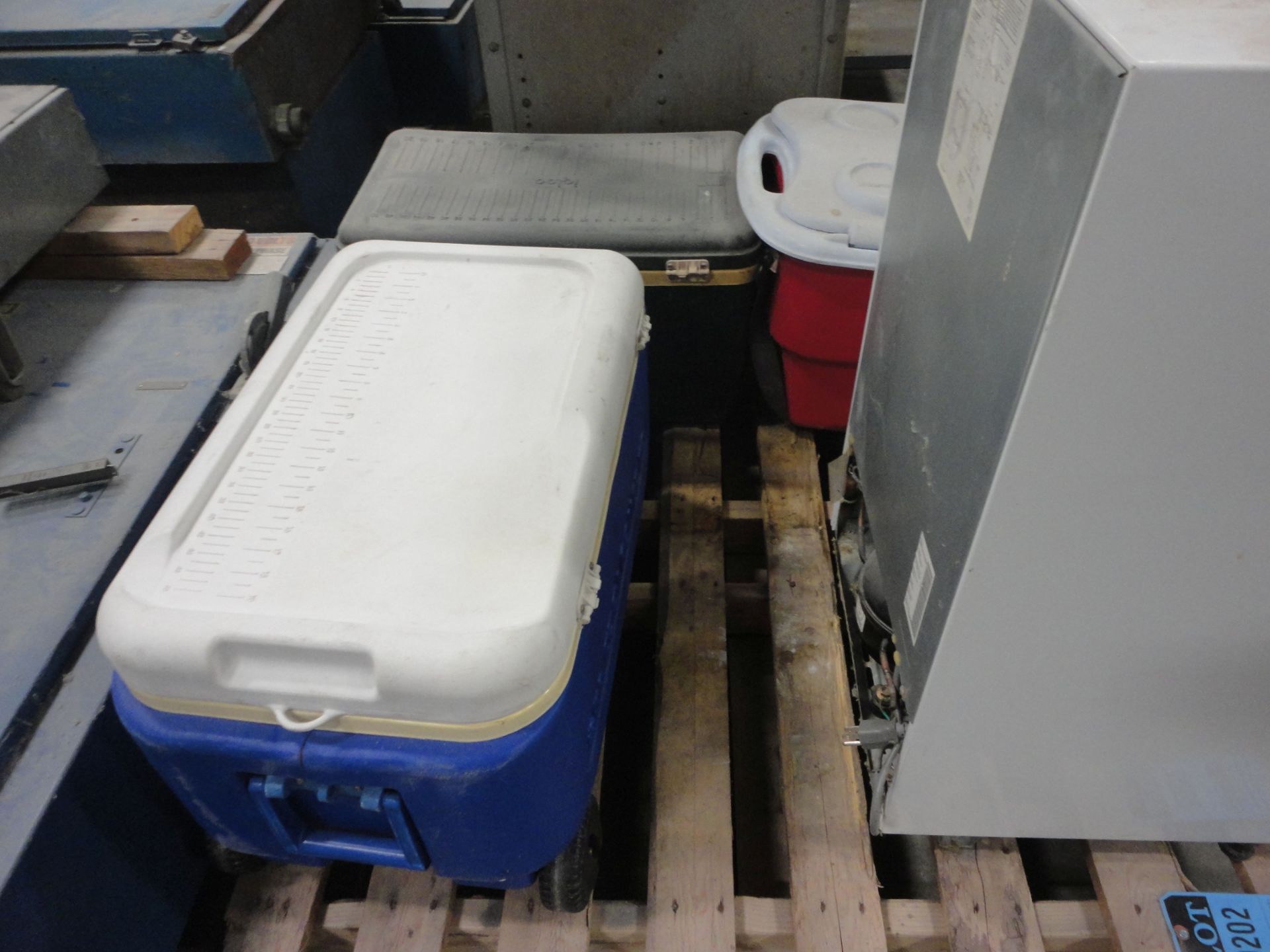 GE MINI REFRIGERATOR WITH (3) COOLERS - Image 2 of 2