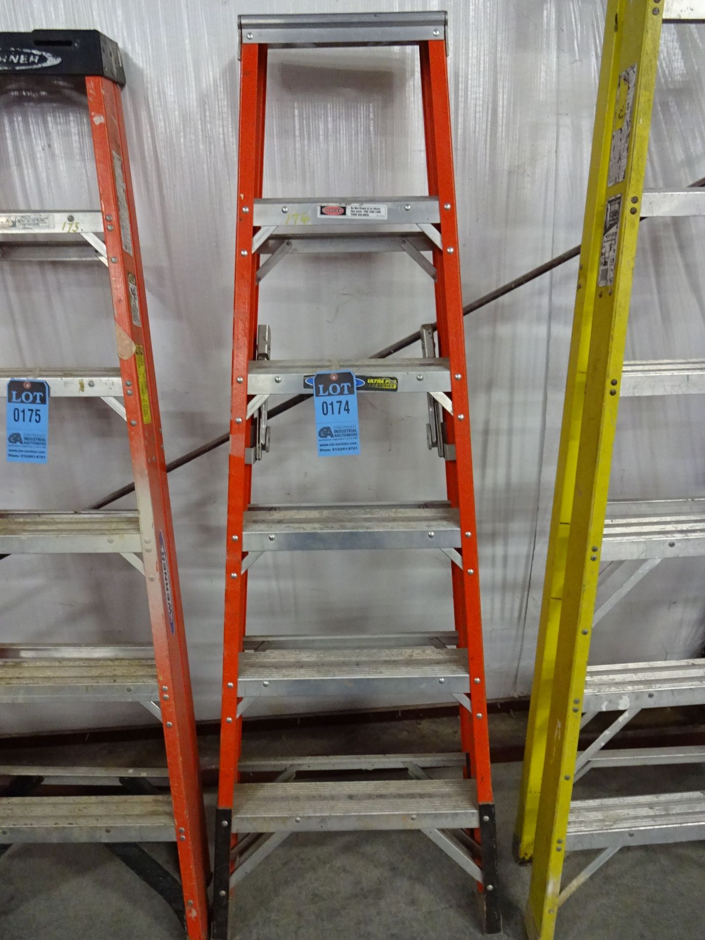 6' WERNER FIBERGLASS STEP LADDER