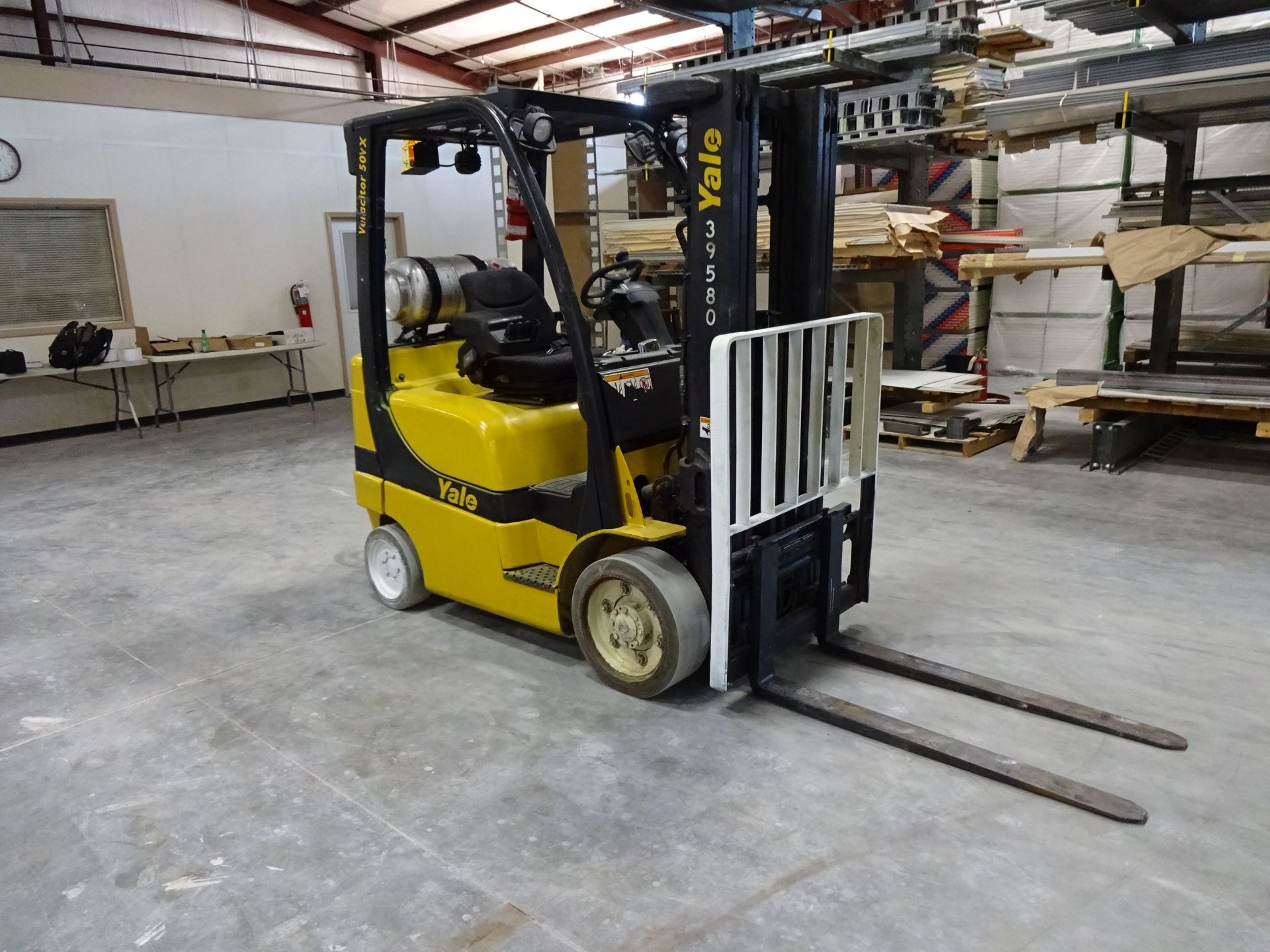 5,000 LB. YALE MODEL GLC050 SOLID TIRE LP GAS LIFT TRUCK; S/N A910V13076F, 14,864 HOURS SHOWING (NEW - Image 3 of 9