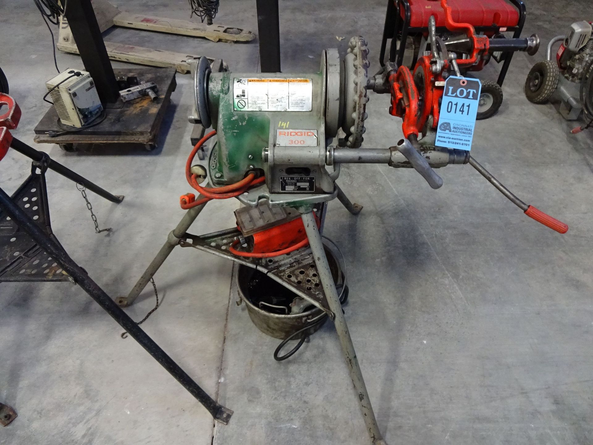 RIDGID MODEL 300 ELECTRIC PIPE THREADER ON MOUNTED 1206 TRI-STAND