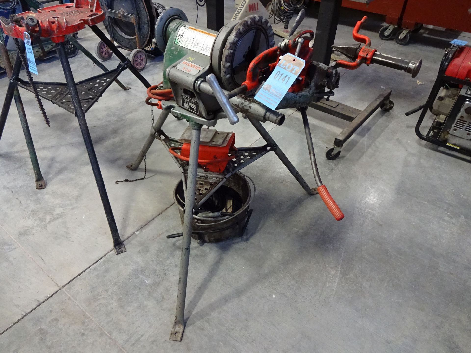 RIDGID MODEL 300 ELECTRIC PIPE THREADER ON MOUNTED 1206 TRI-STAND - Image 2 of 2