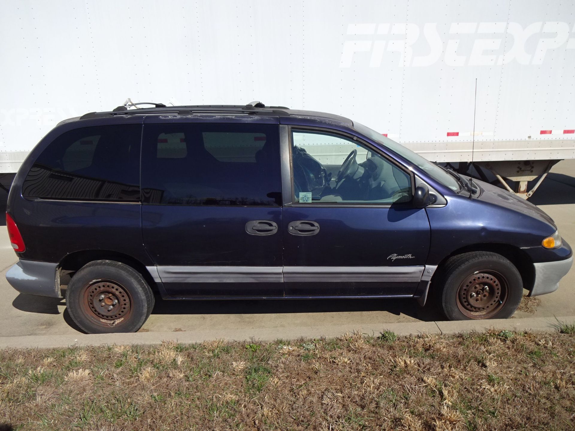 1997 PLYMOUTH VOYAGER SE SIX PASSENGER MINI VAN; VIN # 2P4GP4533WR517436 - Image 2 of 6