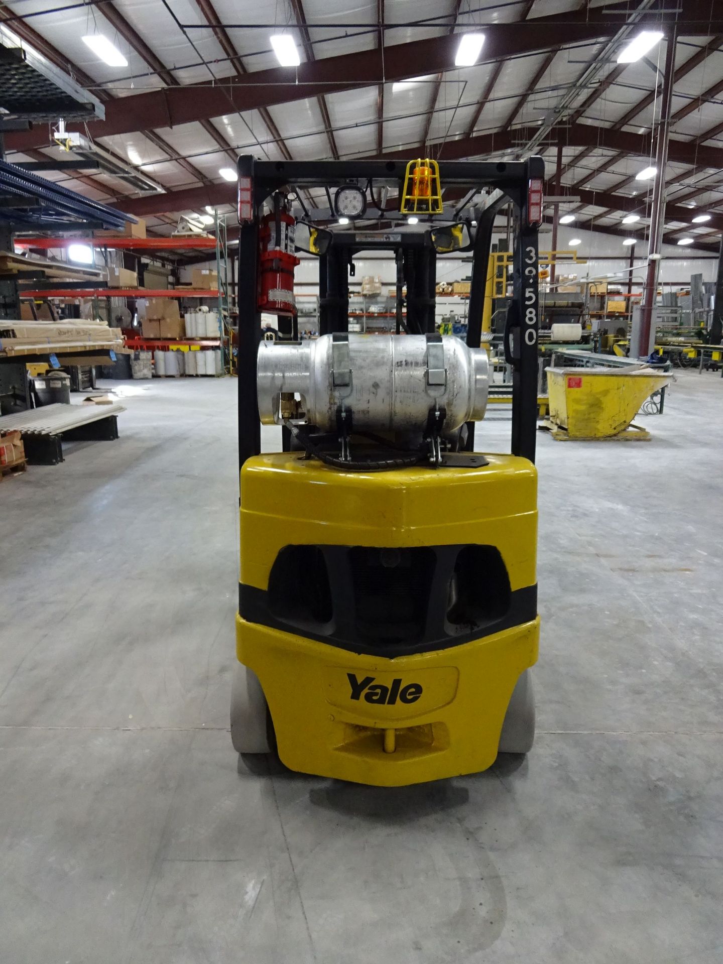 5,000 LB. YALE MODEL GLC050 SOLID TIRE LP GAS LIFT TRUCK; S/N A910V13076F, 14,864 HOURS SHOWING (NEW - Image 5 of 9