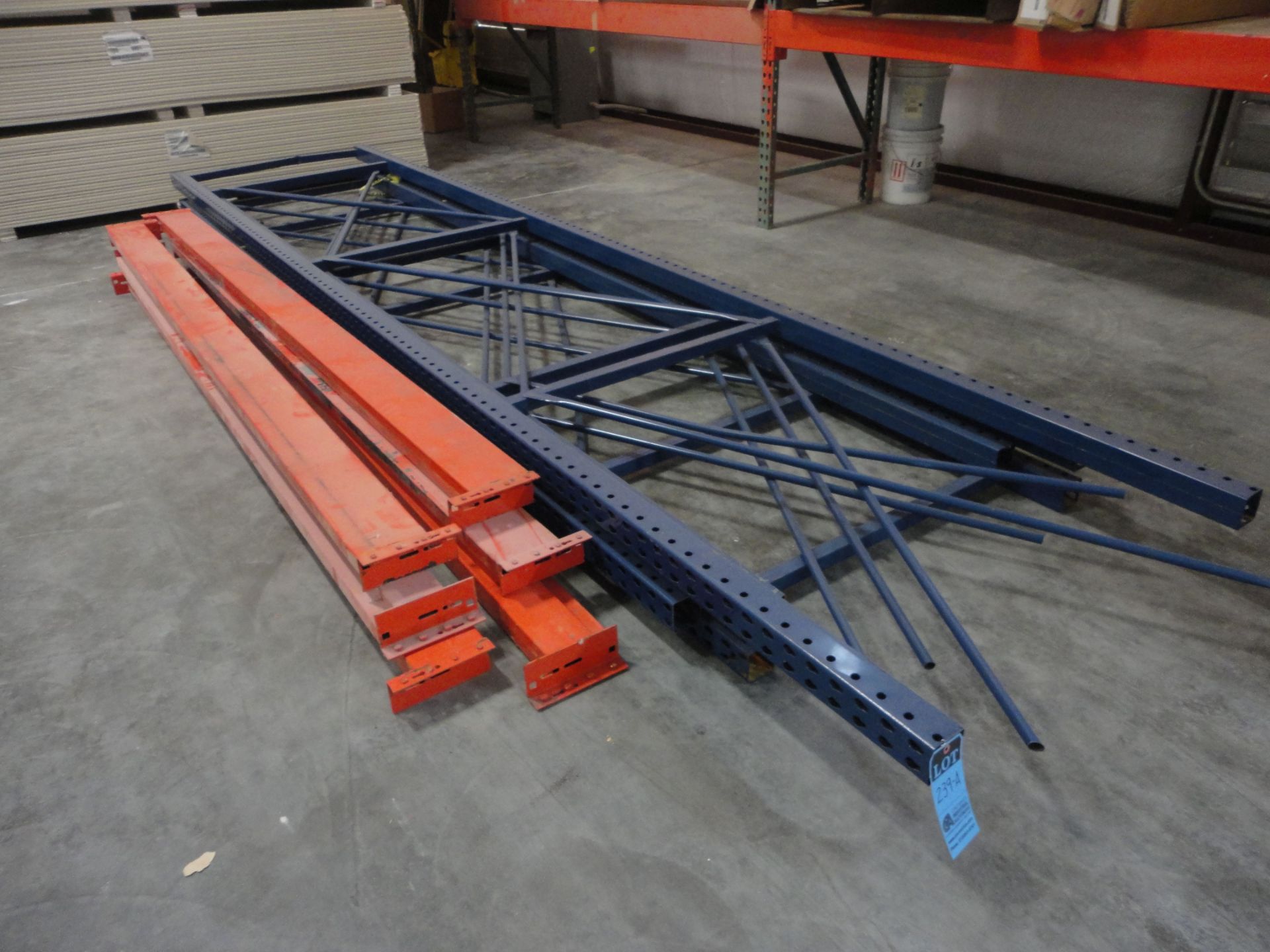 42" X 16' HIGH TEAR DROP STYLE PALLET RACK UPRIGHTS WITH (6) 6" FACE X 10' STEP CROSSMEMBERS