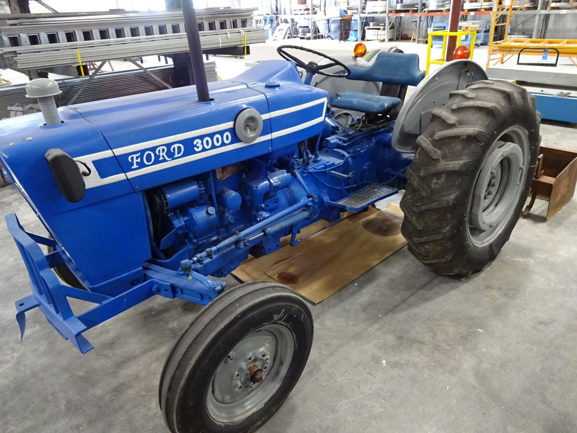 FORD 3000 GAS FARM TRACTOR WITH PULL BOX AND SIX TINE TILLER - Image 3 of 10