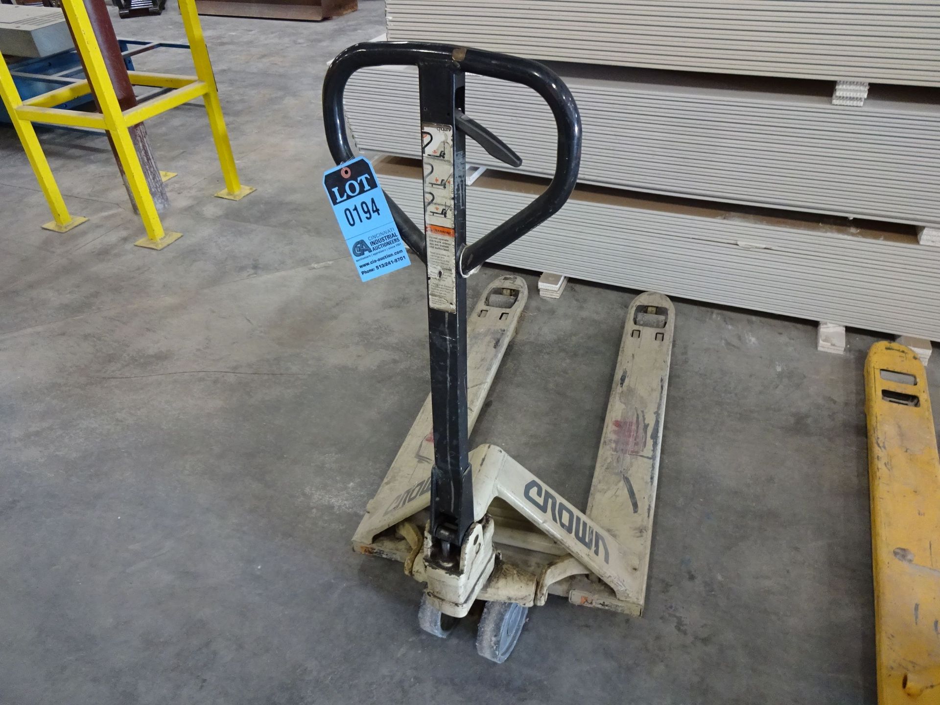 5,000 LB. CAPACITY CROWN HYDRAULIC HAND PALLET JACK