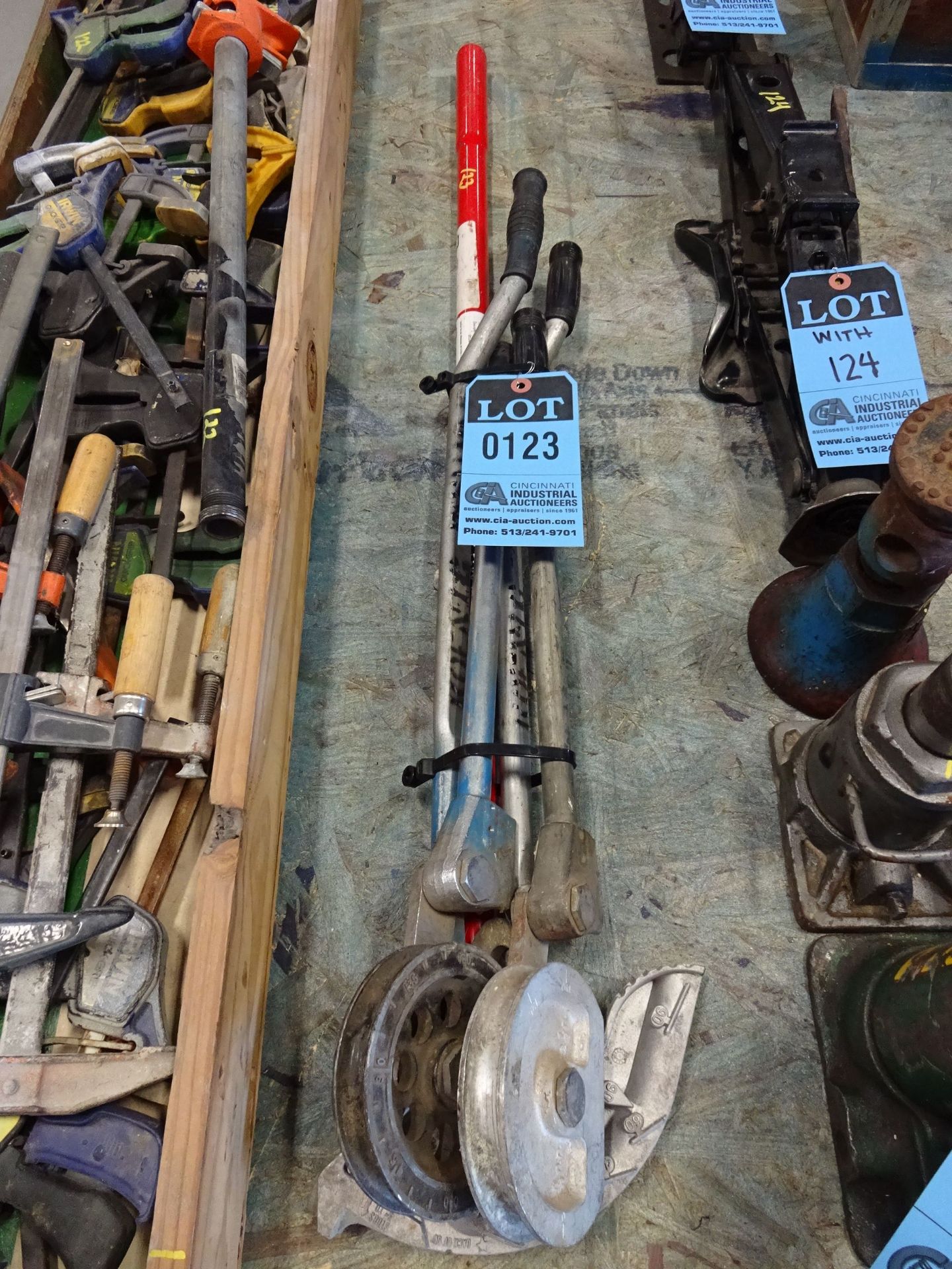 (LOT) MISCELLANEOUS SIZE CONDUIT BENDERS