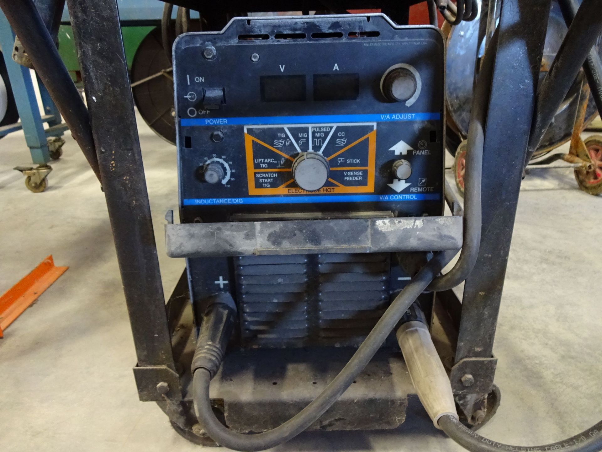 300 AMP RED-D-ARC MODEL EX300 CONTRACTOR PORTABLE WELDING POWER SOURCE; S/N KH451963, WITH MILLER 60 - Image 3 of 4