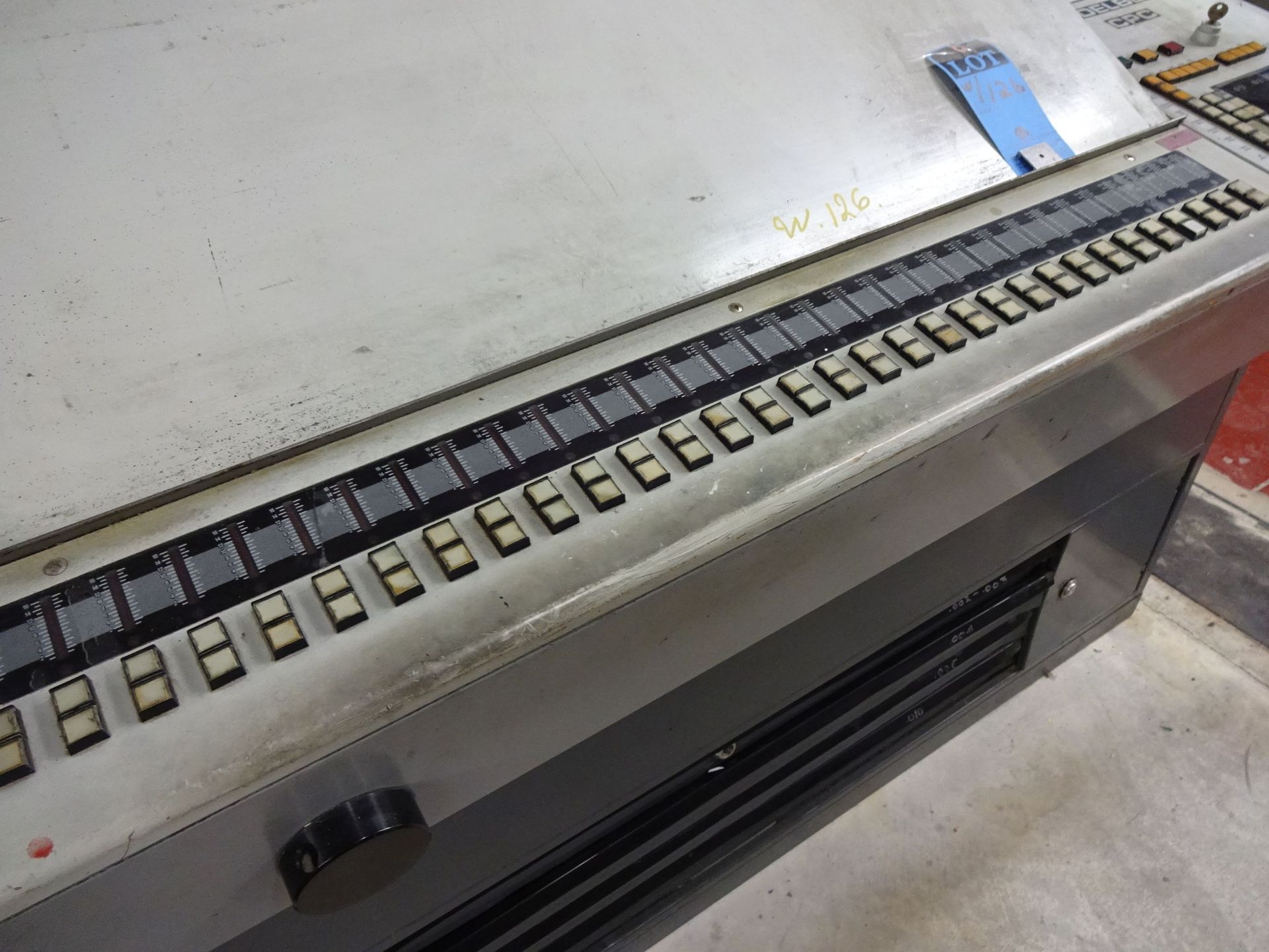 28" X 40" HEIDELBERG SPEEDMASTER 102 DP THREE-COLOR PERFECTOR PRESS; S/N 524159, CPC CONTROL - Image 25 of 25