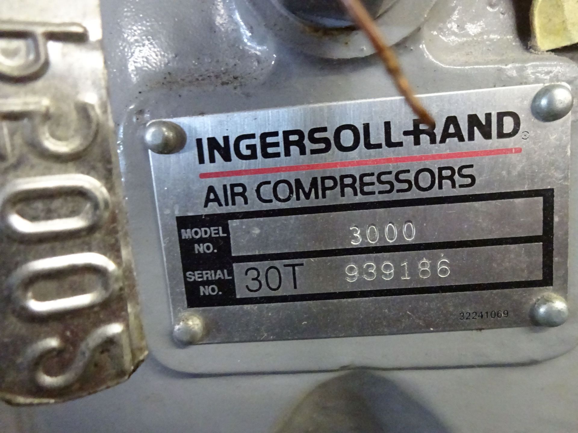 20 HP INGERSOLL RAND MODEL 3000 3-STAGE HORIZONTAL TANK AIR COMPRESSOR; S/N 939186 - Image 2 of 6