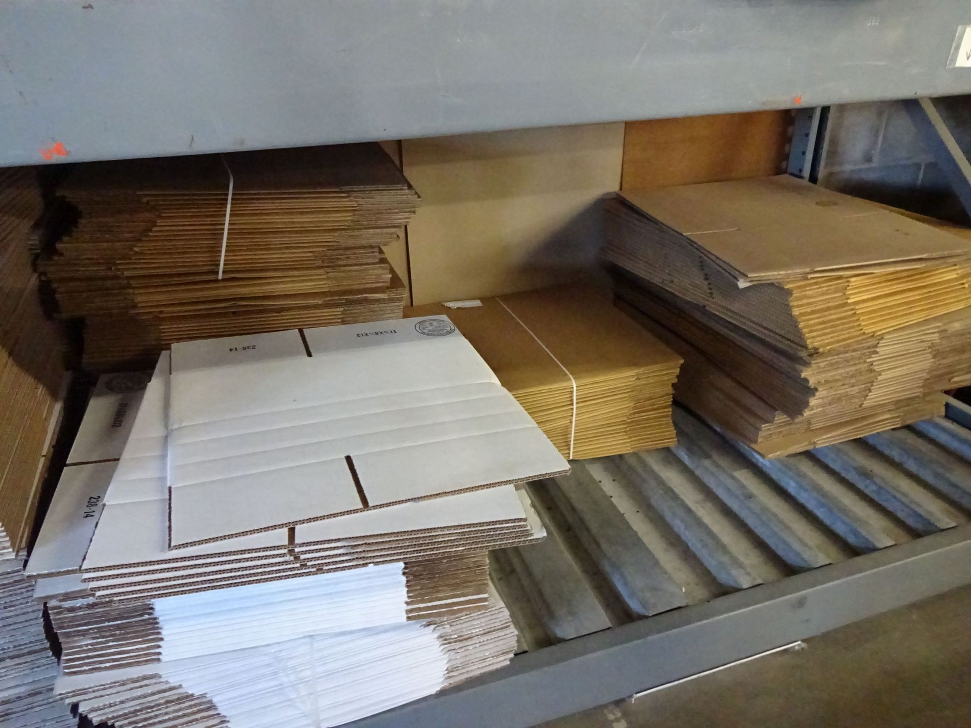 (LOT) CORROGATED AND CARD STOCK ON RACKS - Image 4 of 6