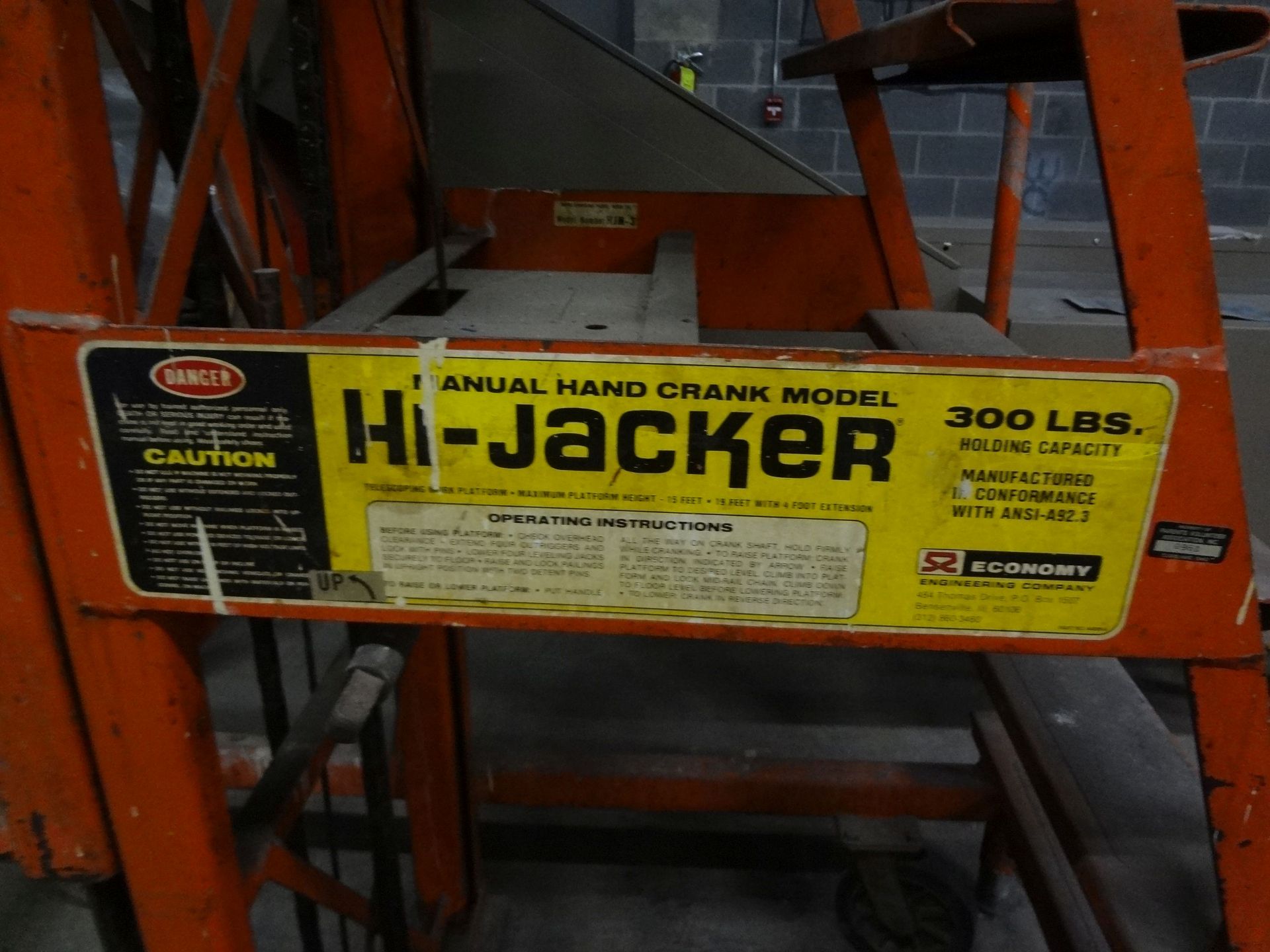 300 LB. CAPACITY X 15' MAX LIFT HEIGHT ECONOMY "HI-JACKER" MANUAL HAND CRANK MAN LIFT **LOCATED AT - Image 2 of 6