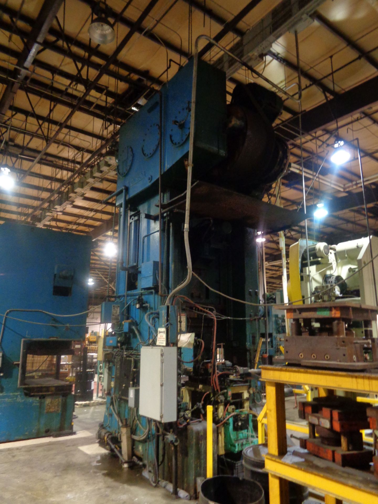 400 TON VERSON MODEL S1-400-4842T STRAIGHT SIDE SINGLE CRANK PRESS; S/N 20924, 18" STROKE, 18 OR 23 - Image 5 of 11