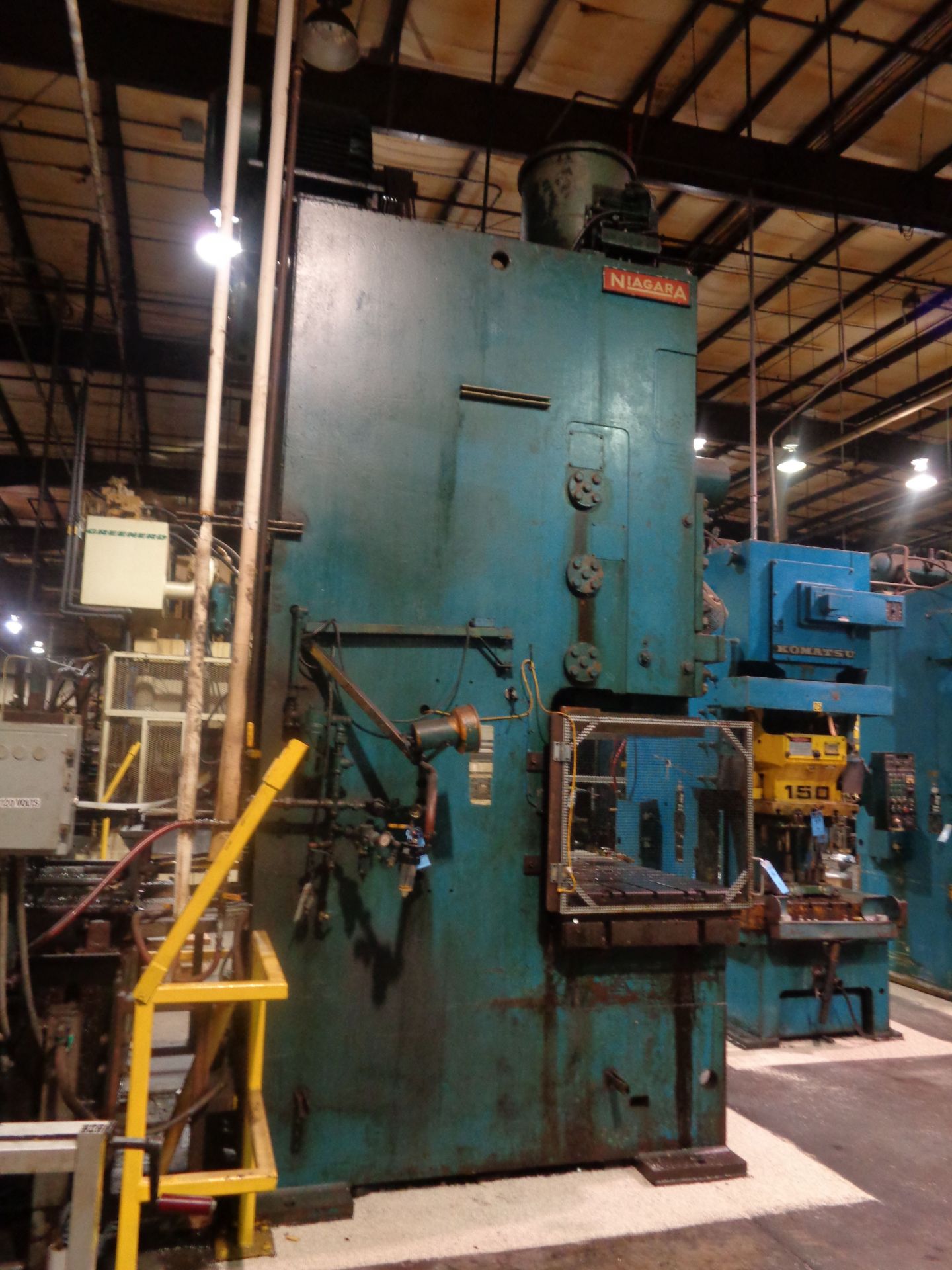 250 TON NIAGARA MODEL E250 GAP FRAME PRESS; S/N 51238, 58" LEFT TO RIGHT X 34" FRONT TO BACK BED, - Image 4 of 9