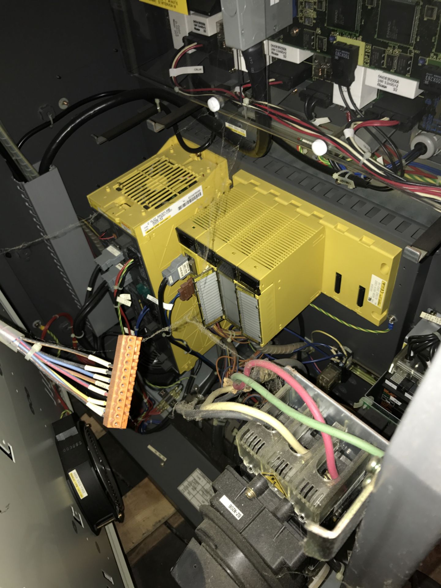 FANUC ROBOT W/ SYSTEM R-J3 CONTROLLER - Image 4 of 5