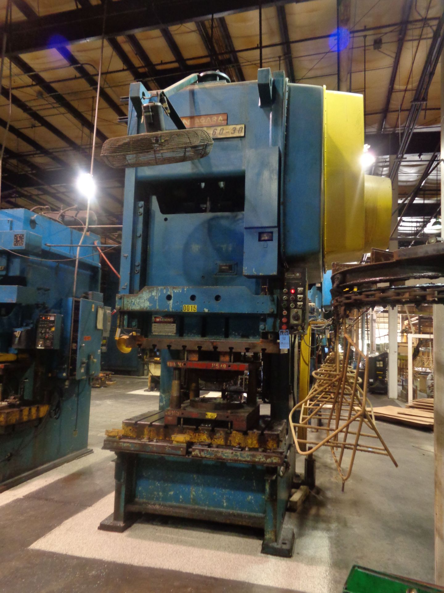 200 TON NIAGARA MODEL S2G-200-60-30 DOUBLE CRANK GAP FRAME PRESS; S/N 51905, 60" LEFT TO RIGHT X 30" - Image 2 of 11