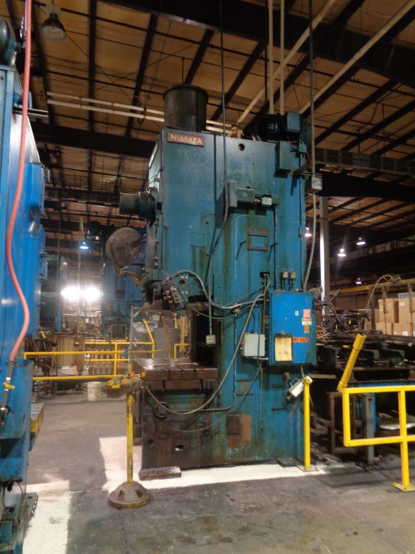 250 TON NIAGARA MODEL E250 GAP FRAME PRESS; S/N 51238, 58" LEFT TO RIGHT X 34" FRONT TO BACK BED, - Image 2 of 9