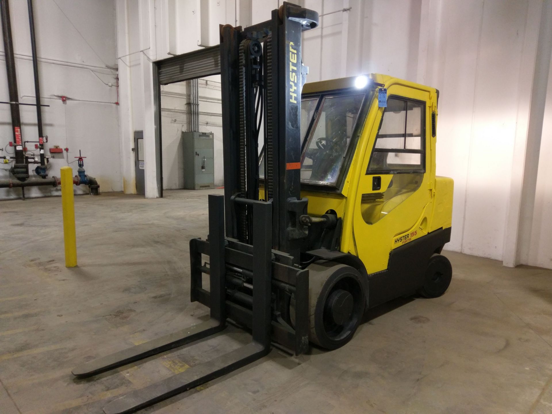 **15,000 LB HYSTER MODEL S155FT DIESEL POWER CUSHION TIRE LIFT TRUCK; S/N E024V02537J