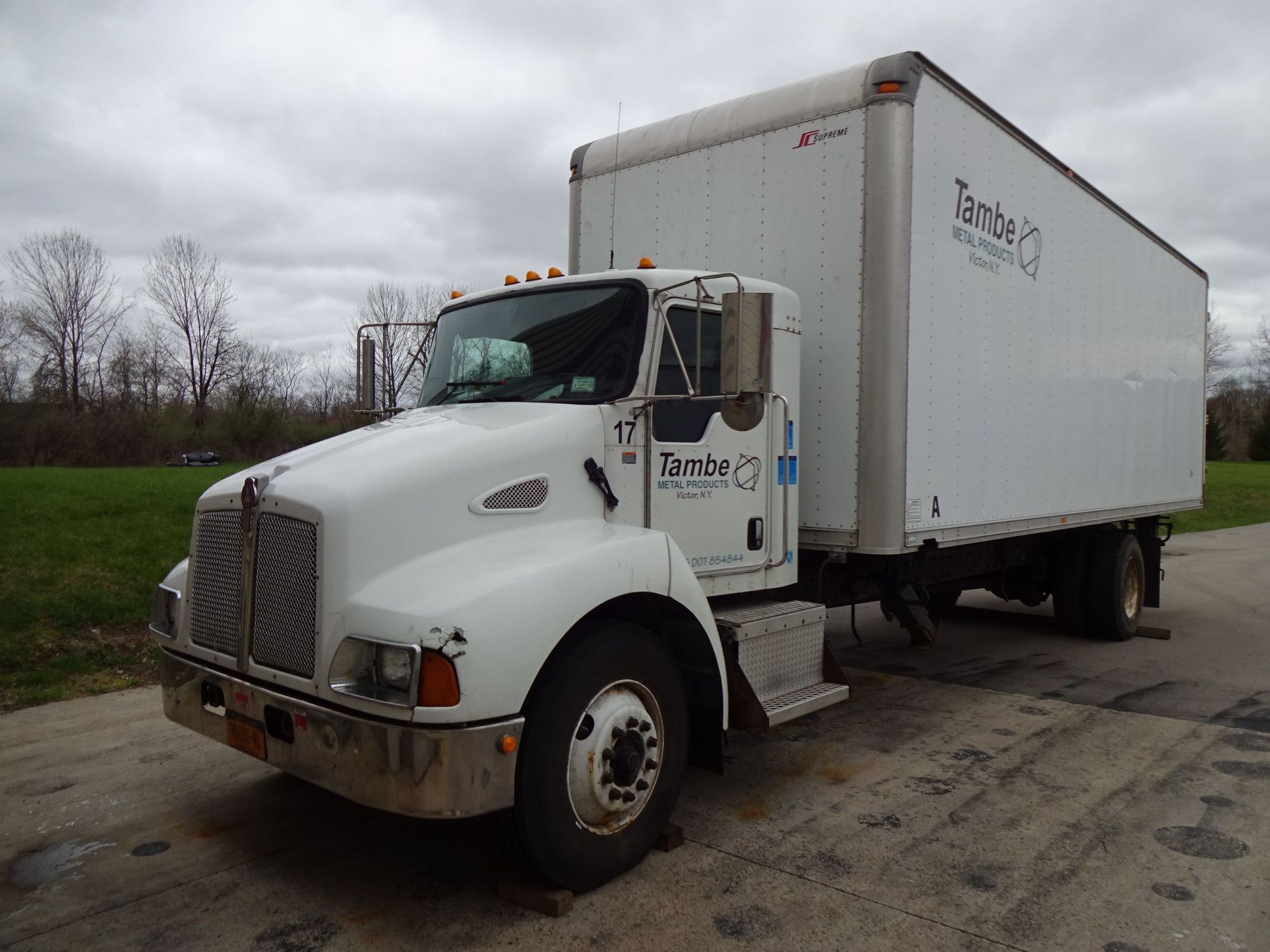 2005 KENWORTH MODEL T300 30' BOX DIESEL TRUCK; VIN # 2NKMHZ6X55M114085, ISC240 DIESEL ENGINE, 6-