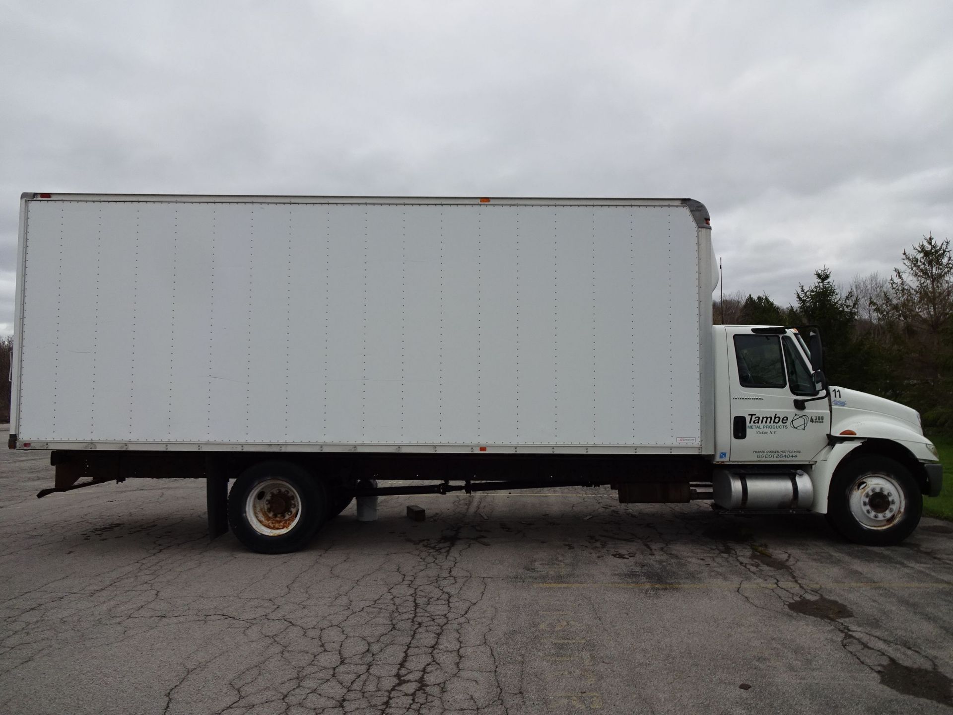 2005 INTERNATIONAL MODEL 4300 DT466 30' BOX DIESEL TRUCK; VIN # 1HTMMAM05H166611, DIESEL ENGINE, 6- - Bild 4 aus 11