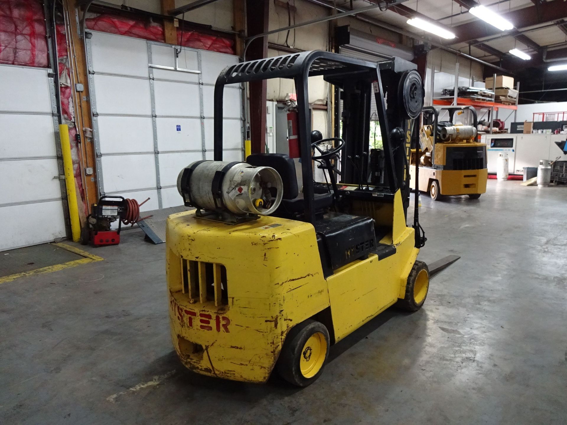 6,000 LB. HYSTER MODEL S60XL SOLID TIRE LP GAS LIFT TRUCK; S/N A187V15701K (1,179 HOURS), 4-STAGE - Image 5 of 11