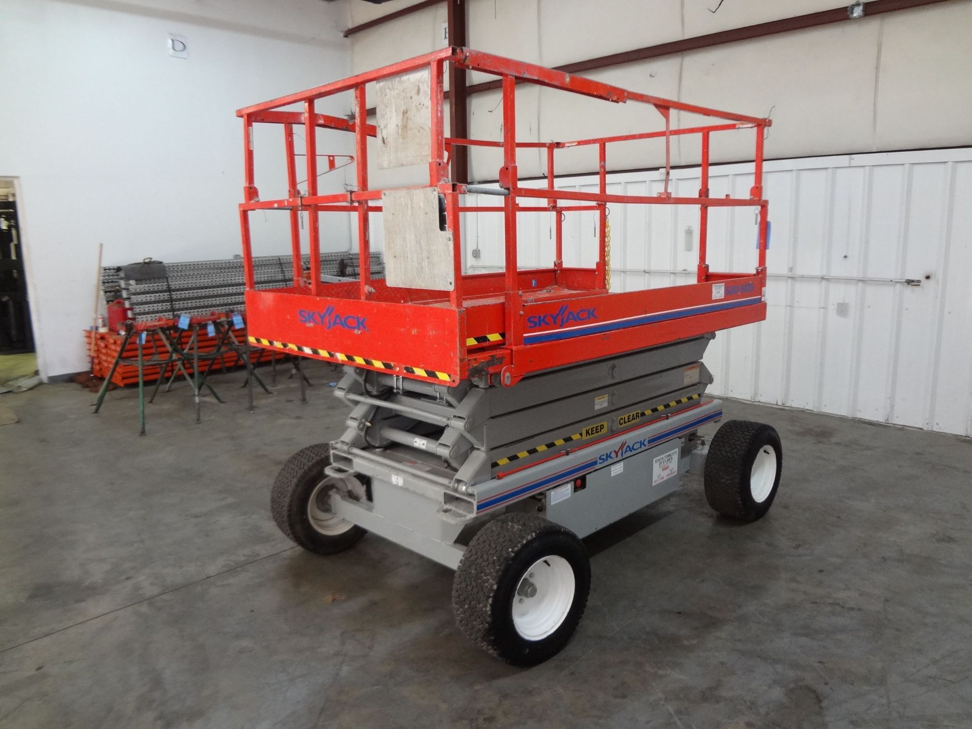 SKYJACK MODEL SJIII 6826 ROUGH TERRAIN ELECTRIC POWER PNEUMATIC TIRE SCISSOR LIFT; S/N 75619, 59" - Image 2 of 9