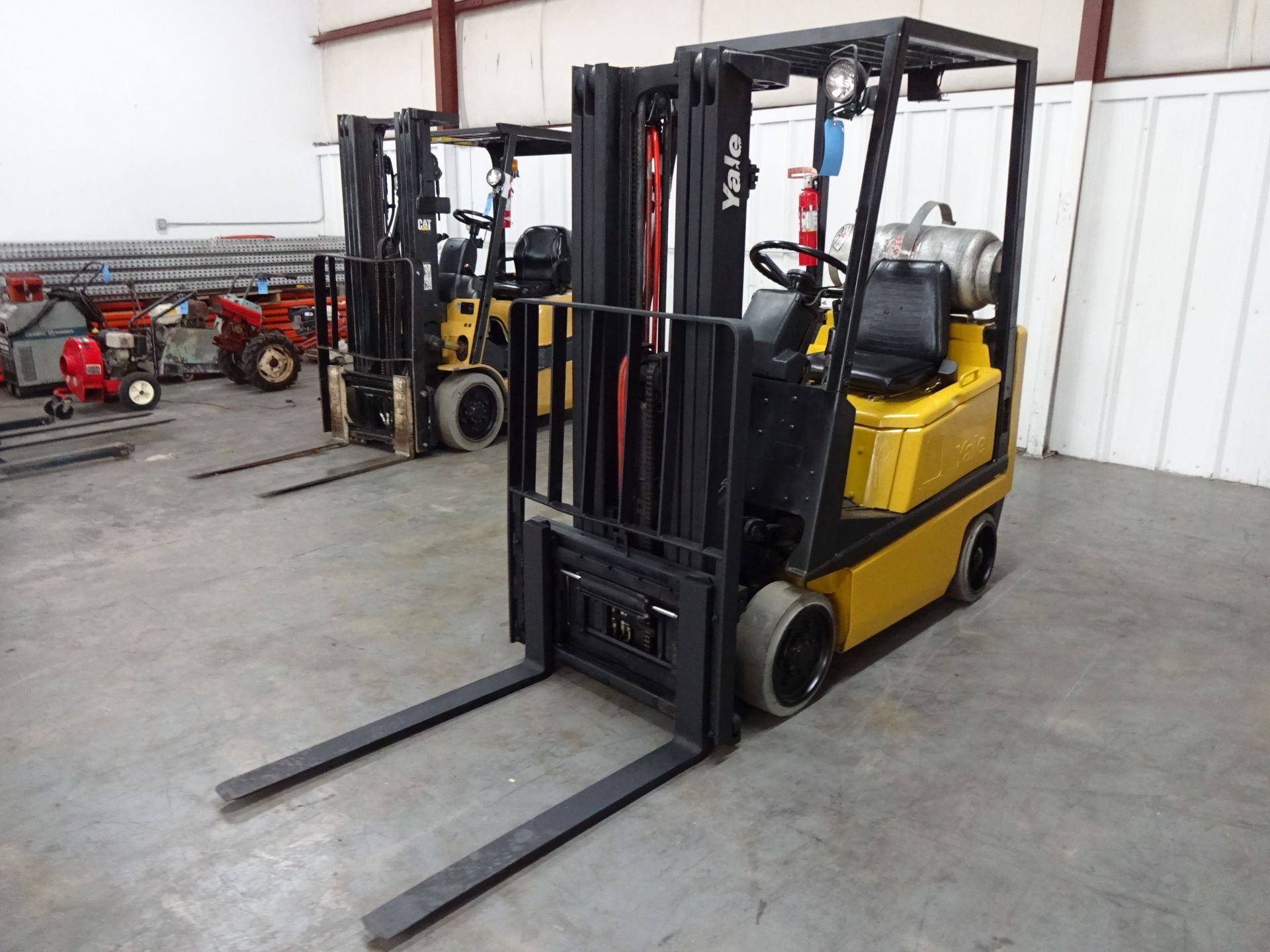 3,000 LB. YALE MODEL GLC030 SOLID TIRE LP GAS LIFT TRUCK; S/N A809N03856U (21,053 HOURS), 3-STAGE