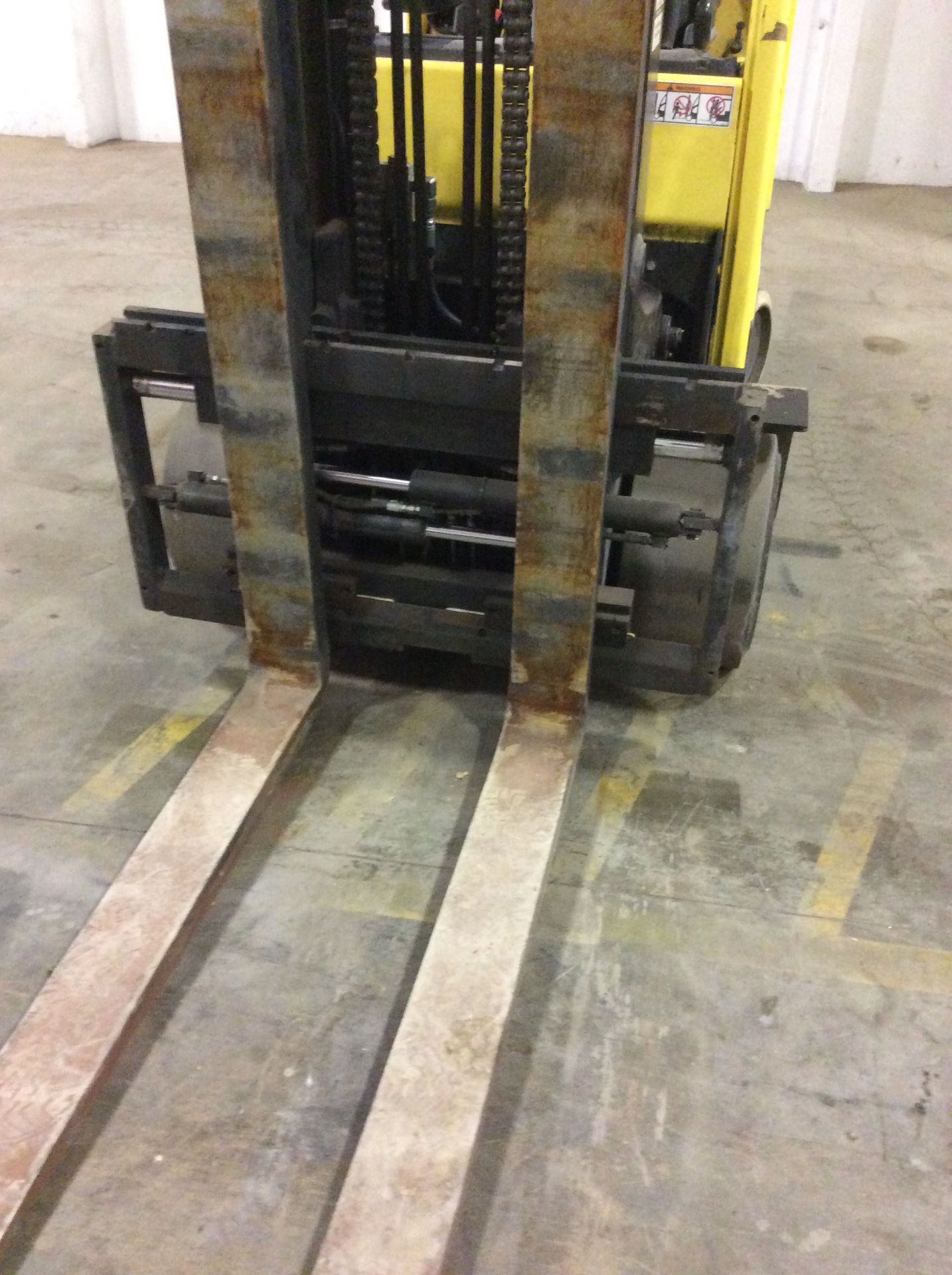 2013 - 10,000 LB. HYSTER MODEL S100FTBCS LP GAS CUSHION TIRE LIFT TRUCK; S/N G004V06490K, 2-STAGE - Image 2 of 10