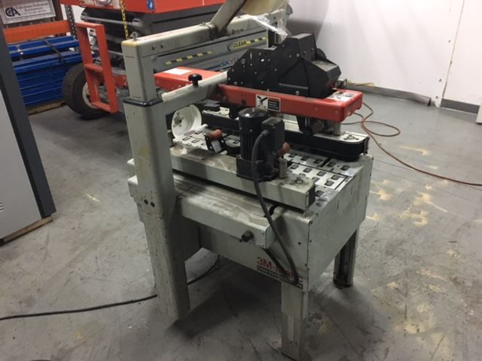 3M-MATIC TYPE 19200-800-3 ADJUSTABLE CASE SEALER; S/N 1440 - LOCATED AT 6600 STOCKTON ROAD, - Image 3 of 4