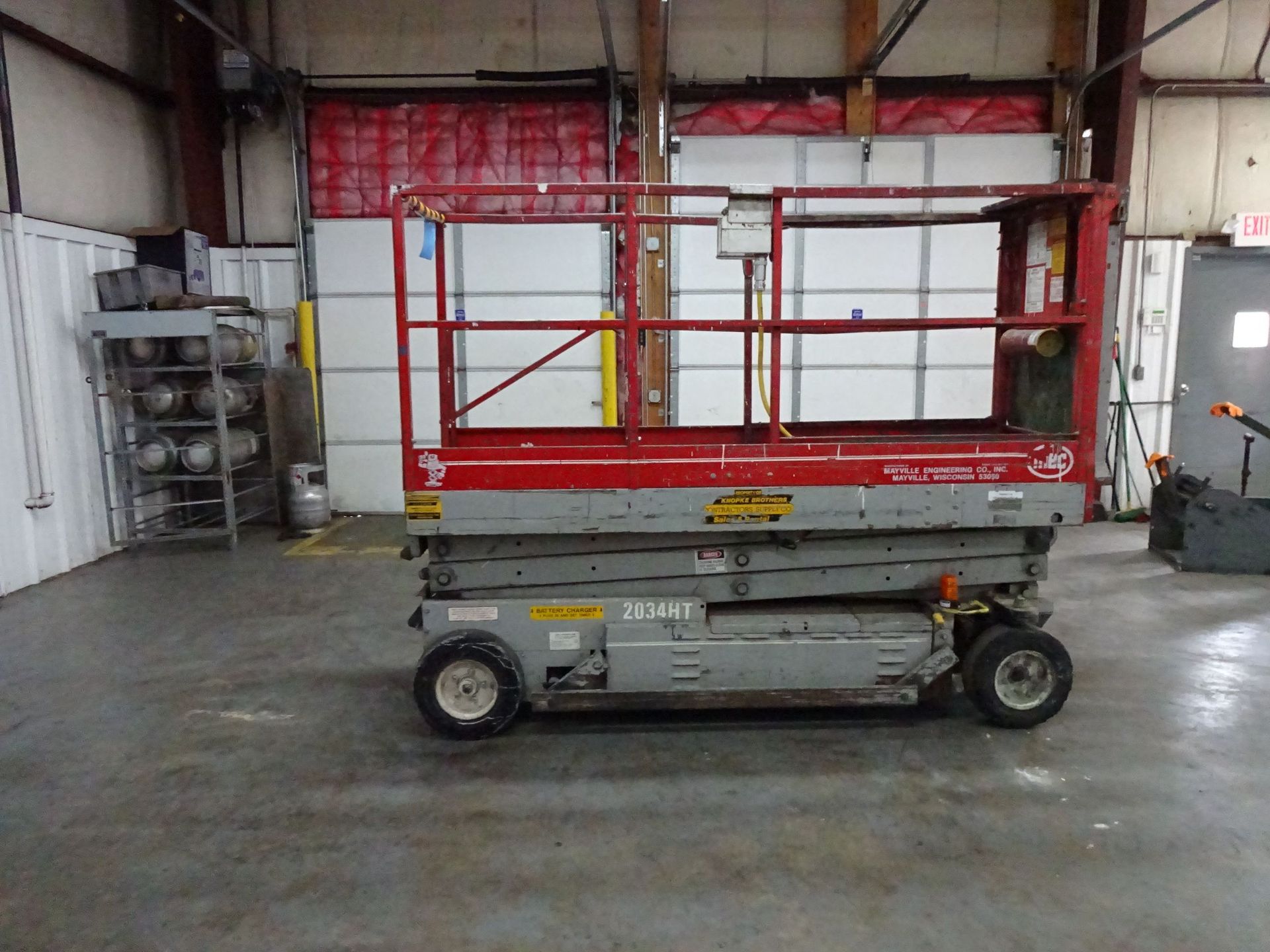 MEC MODEL 2034HT ELECTRIC POWER SOLID TIRE SCISSOR LIFT; S/N N/A, 32" X 96" - 132" EXPANDABLE - Image 4 of 11