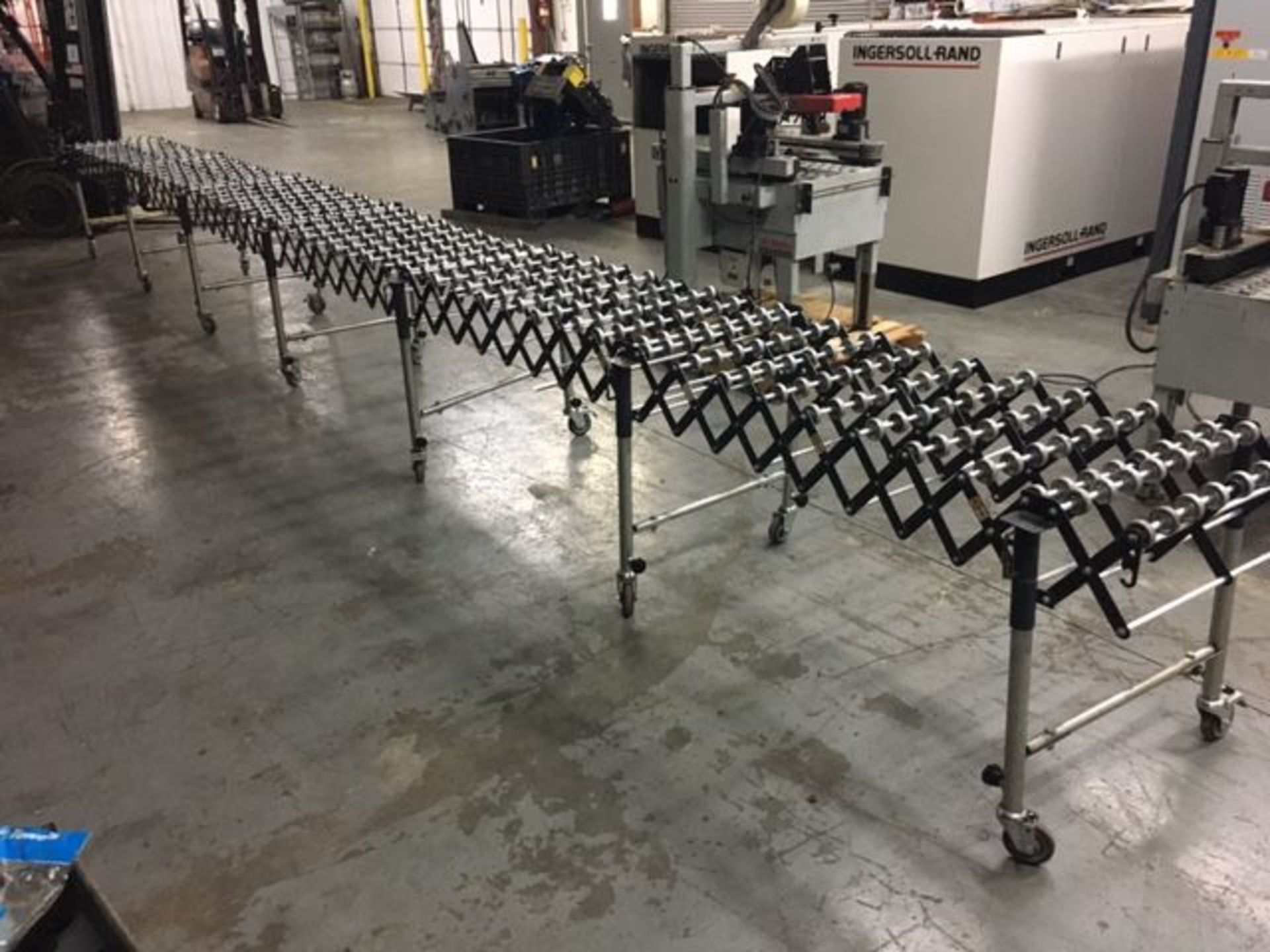 EXPANDABLE SKATE CONVEYOR; 24" WIDE X 80" WHEN CLOSED X 27' WHEN EXTENDED - LOCATED AT 6600 STOCKTON - Image 6 of 6