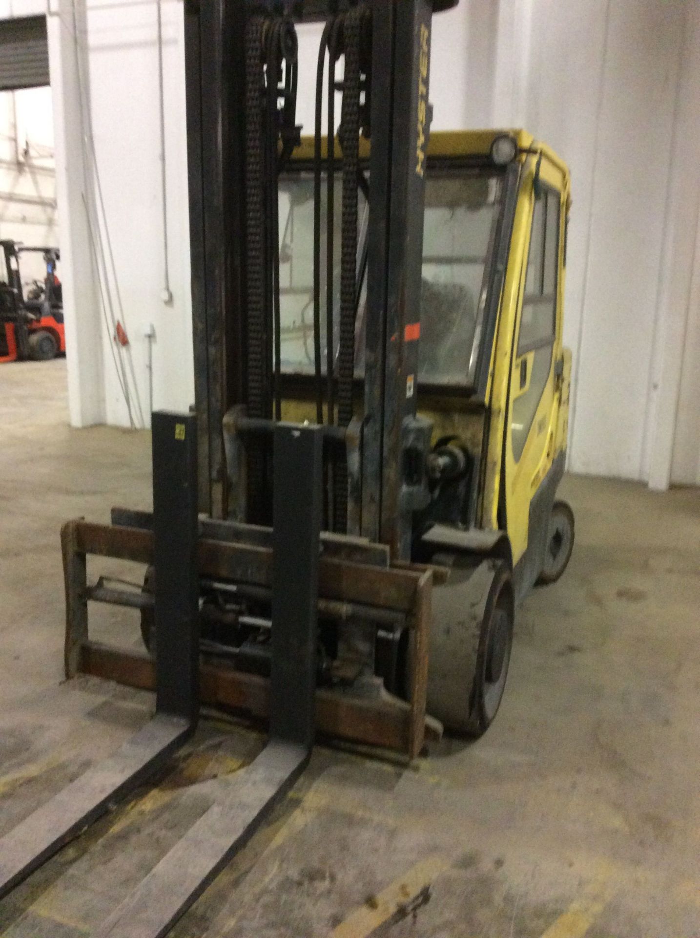 15,000 LB. HYSTER MODEL S155FT DIESEL POWER CUSHION TIRE LIFT TRUCK; S/N E024V02533J, 2-STAGE - Image 2 of 11