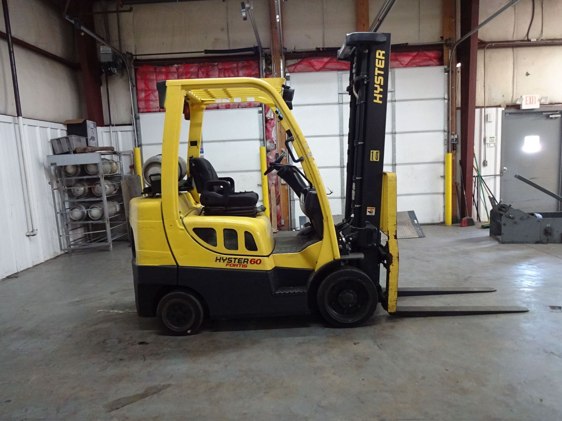 6,000 LB. HYSTER MDOEL S60FT SOLID TIRE LP GAS LIFT TRUCK; S/N F187V17319J (13,865 HOURS), 3-STAGE - Image 4 of 11