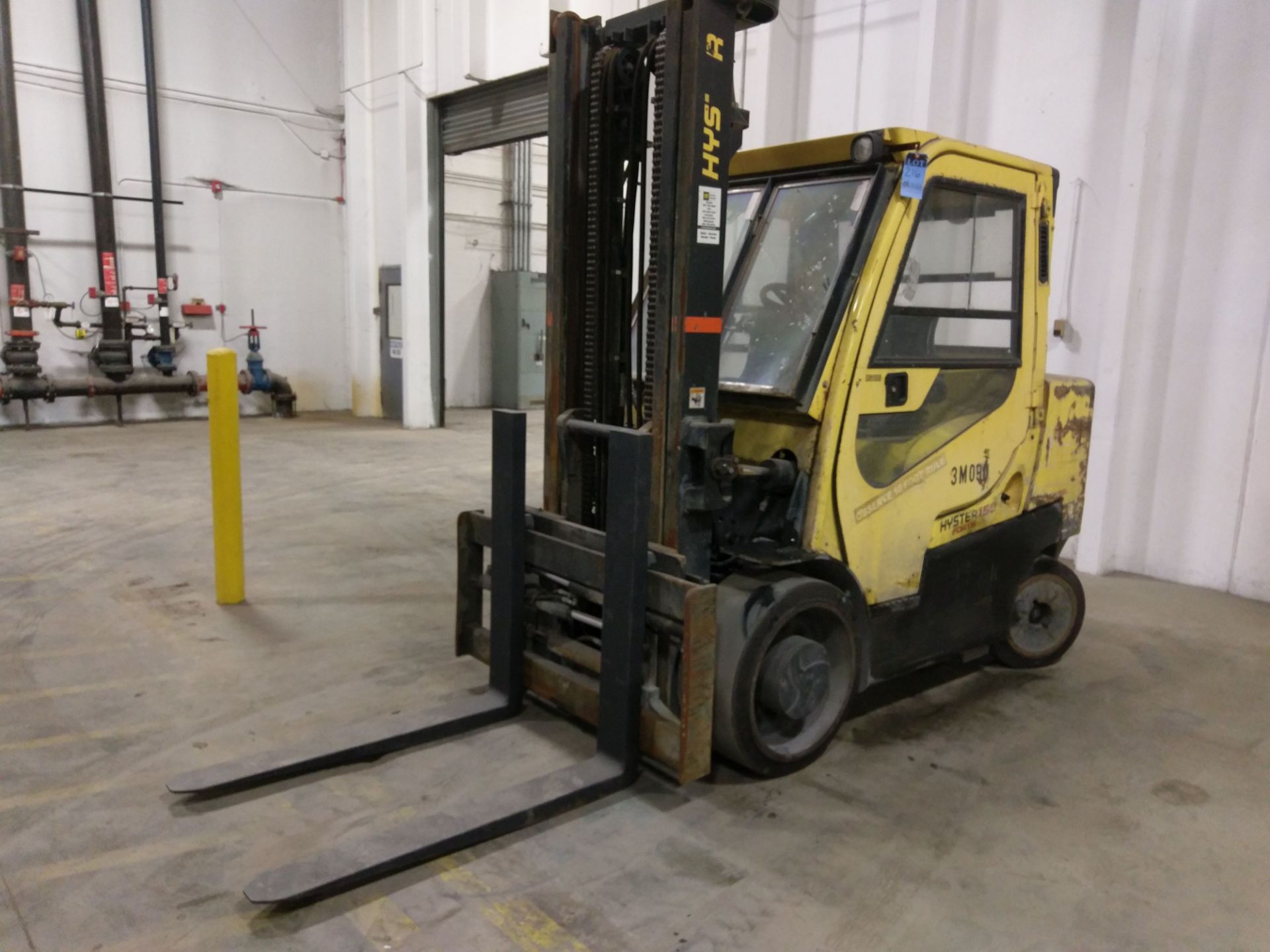 15,000 LB. HYSTER MODEL S155FT DIESEL POWER CUSHION TIRE LIFT TRUCK; S/N E024V02535J, 2-STAGE