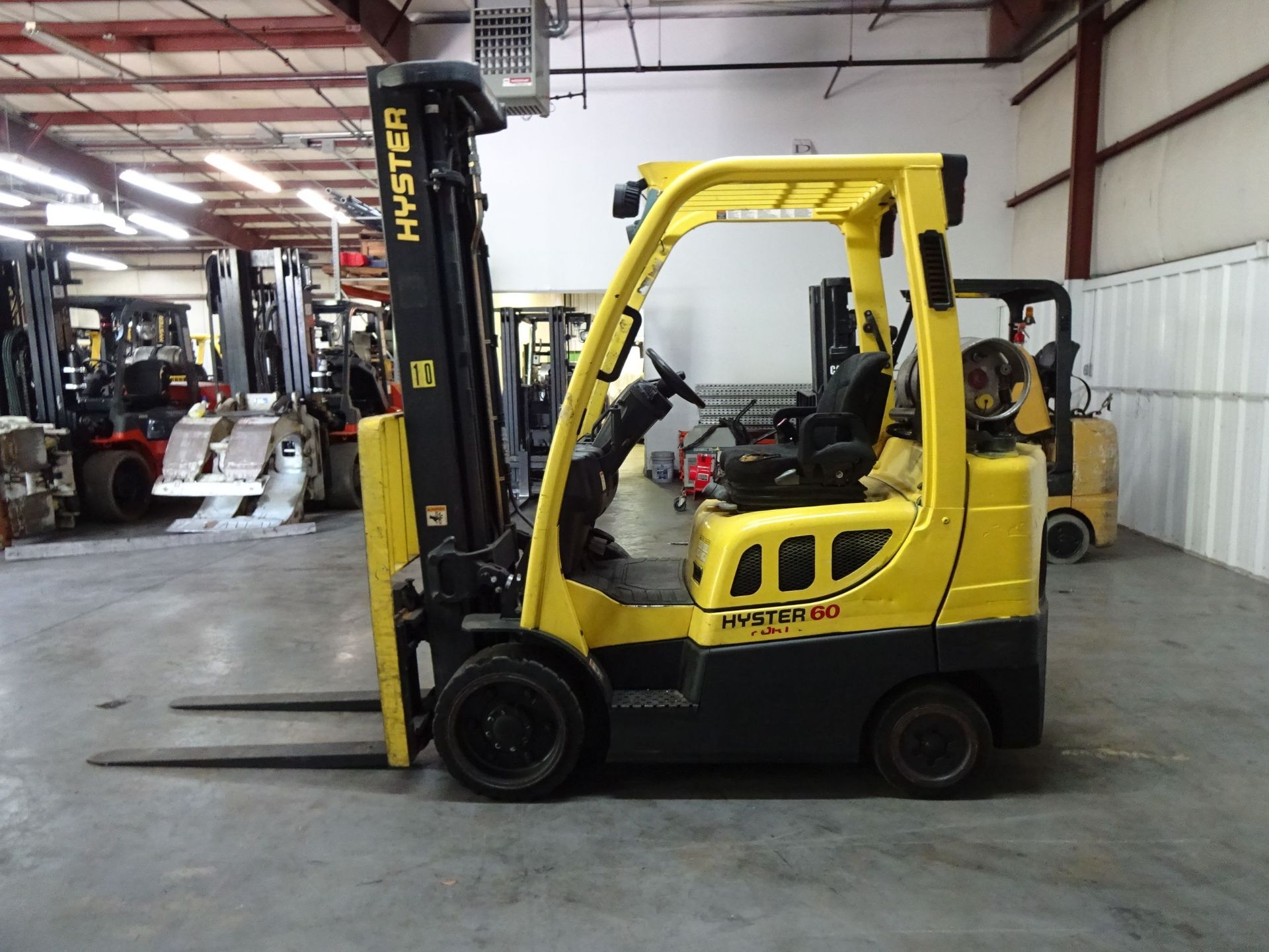 6,000 LB. HYSTER MDOEL S60FT SOLID TIRE LP GAS LIFT TRUCK; S/N F187V17319J (13,865 HOURS), 3-STAGE - Image 8 of 11