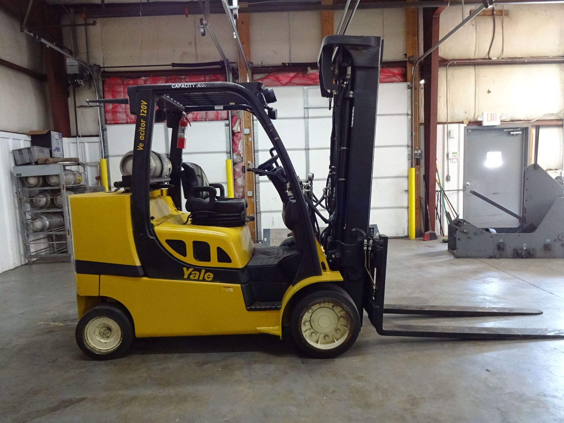 12,000 LB. YALE MODEL GLC120VXNGSE100 SOLID TIRE LP GAS LIFT TRUCK; S/N E818V04256K (8,876 HOURS), - Image 4 of 11