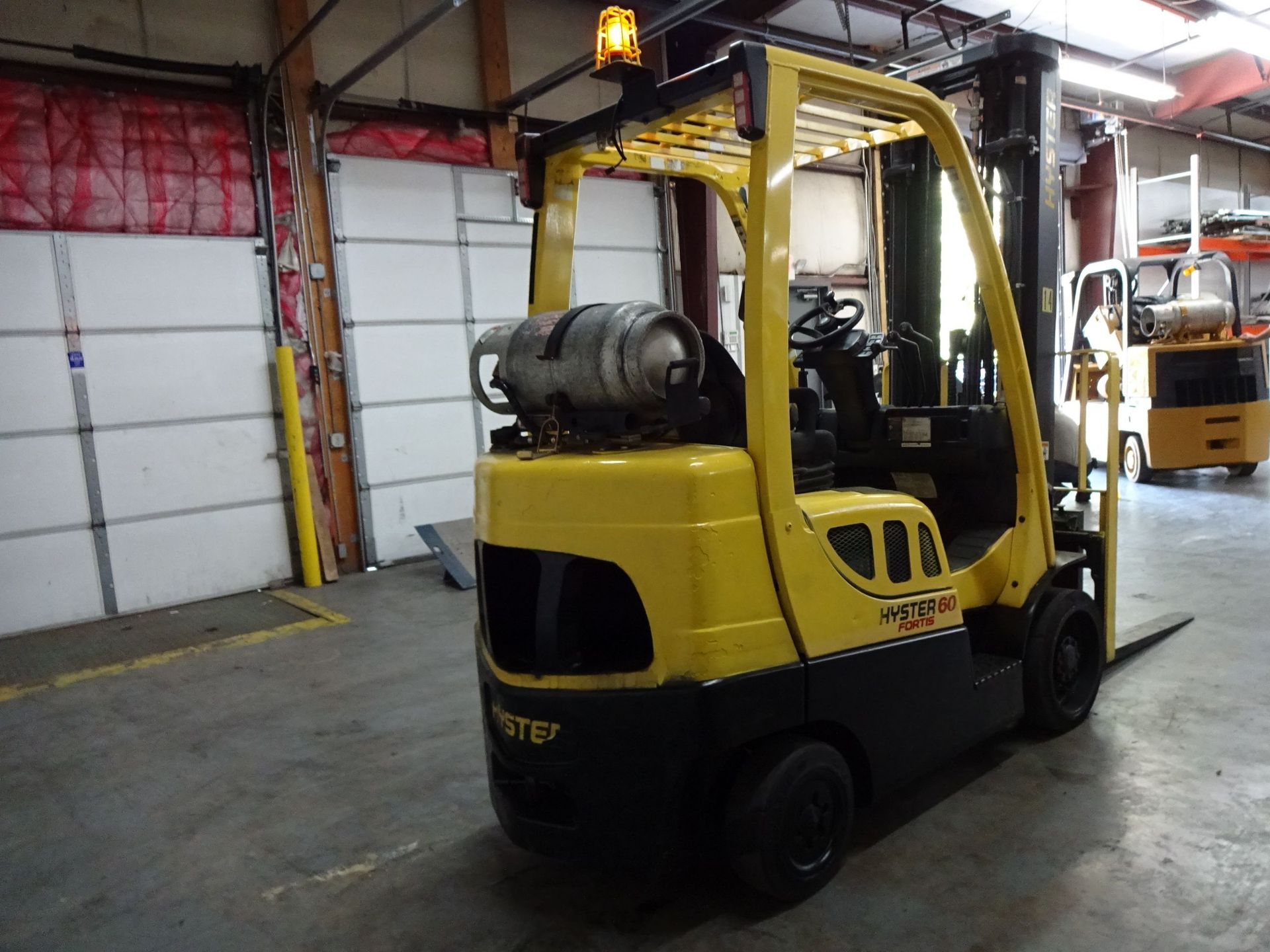 6,000 LB. HYSTER MDOEL S60FT SOLID TIRE LP GAS LIFT TRUCK; S/N F187V17322J (10,429 HOURS), 3-STAGE - Image 5 of 11