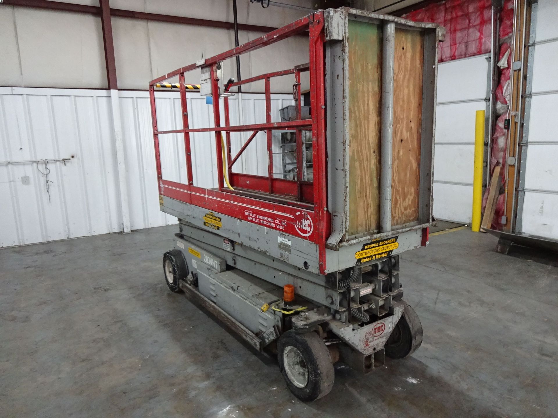 MEC MODEL 2034HT ELECTRIC POWER SOLID TIRE SCISSOR LIFT; S/N N/A, 32" X 96" - 132" EXPANDABLE - Image 5 of 11