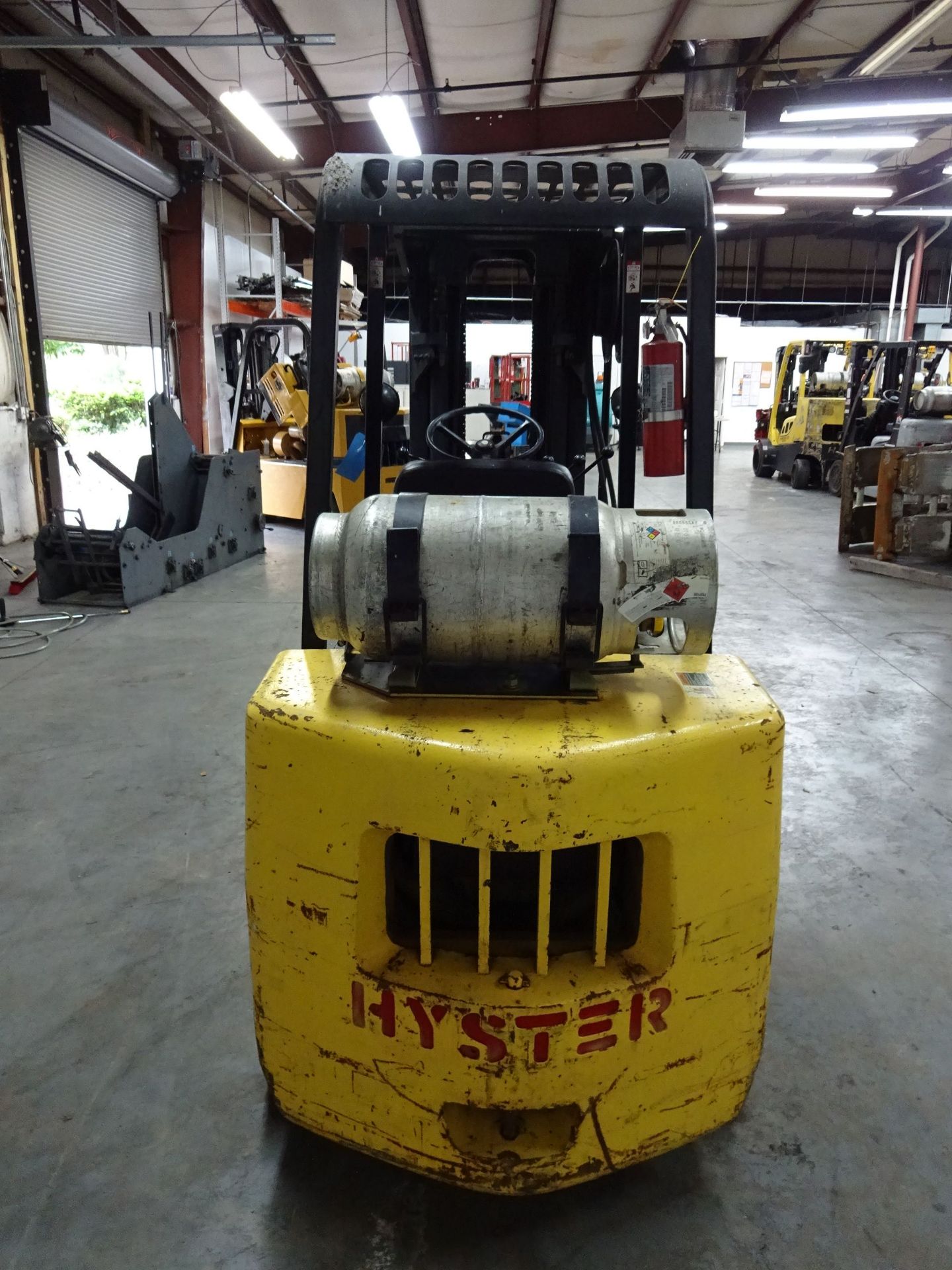 6,000 LB. HYSTER MODEL S60XL SOLID TIRE LP GAS LIFT TRUCK; S/N A187V15701K (1,179 HOURS), 4-STAGE - Image 6 of 11