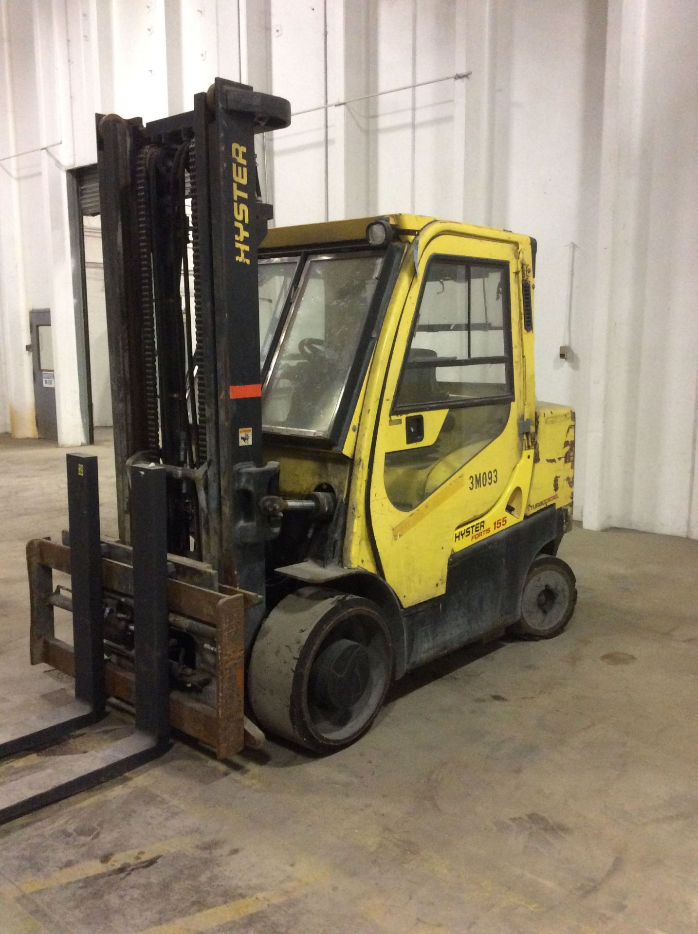 15,000 LB. HYSTER MODEL S155FT DIESEL POWER CUSHION TIRE LIFT TRUCK; S/N E024V02533J, 2-STAGE