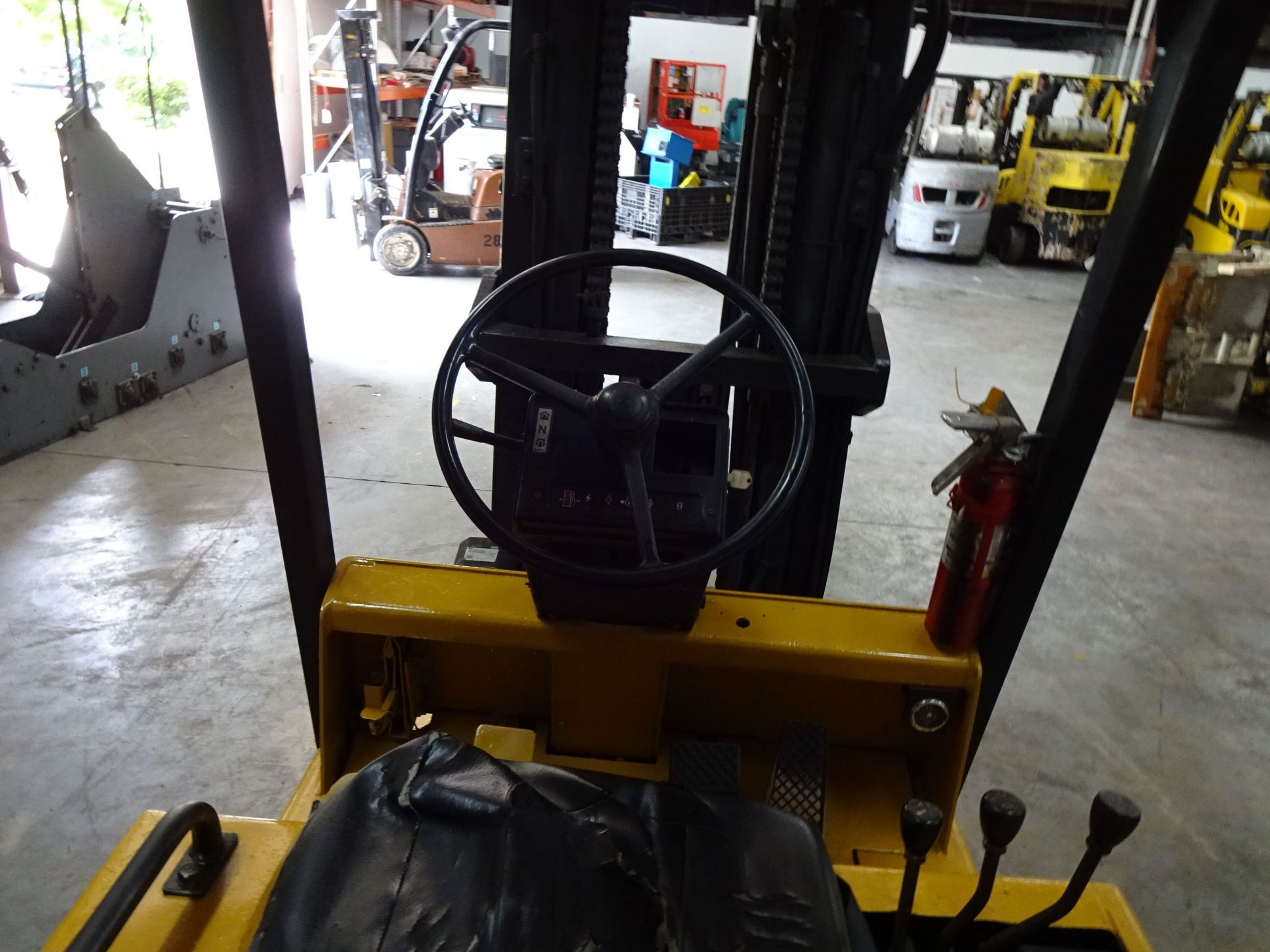 8,000 LB. CATERPILLAR MODEL T80D SOLID TIRE LP GAS LIFT TRUCK; S/N 5KB02549 (14,776 HOURS), 3- - Image 9 of 11