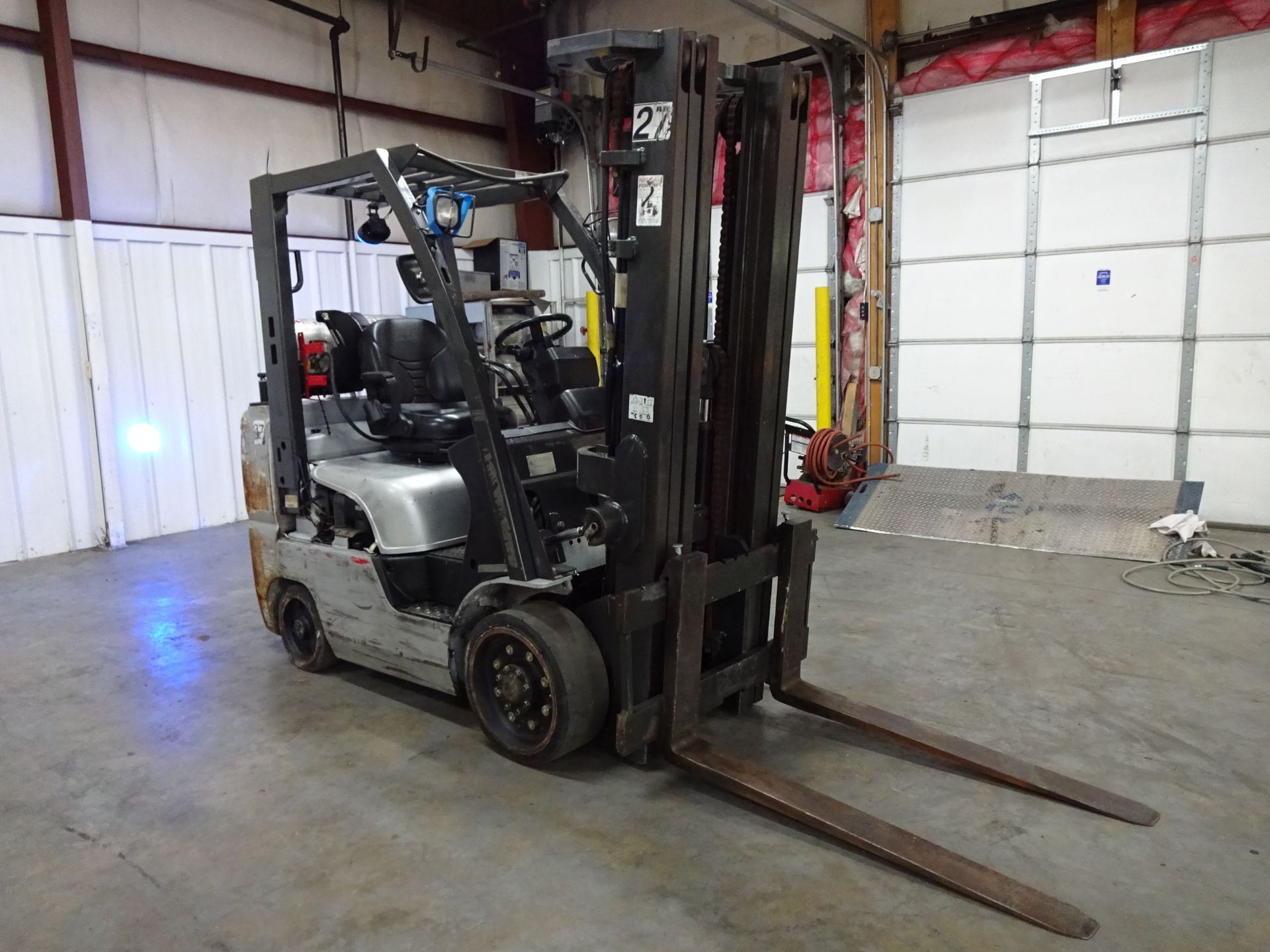 6,000 LB. NISSAN MODEL MCU1F2A30LV SOLID TIRE LP GAS LIFT TRUCK; S/N CU1F2-9Q0039, (3,568 HOURS), - Image 3 of 11