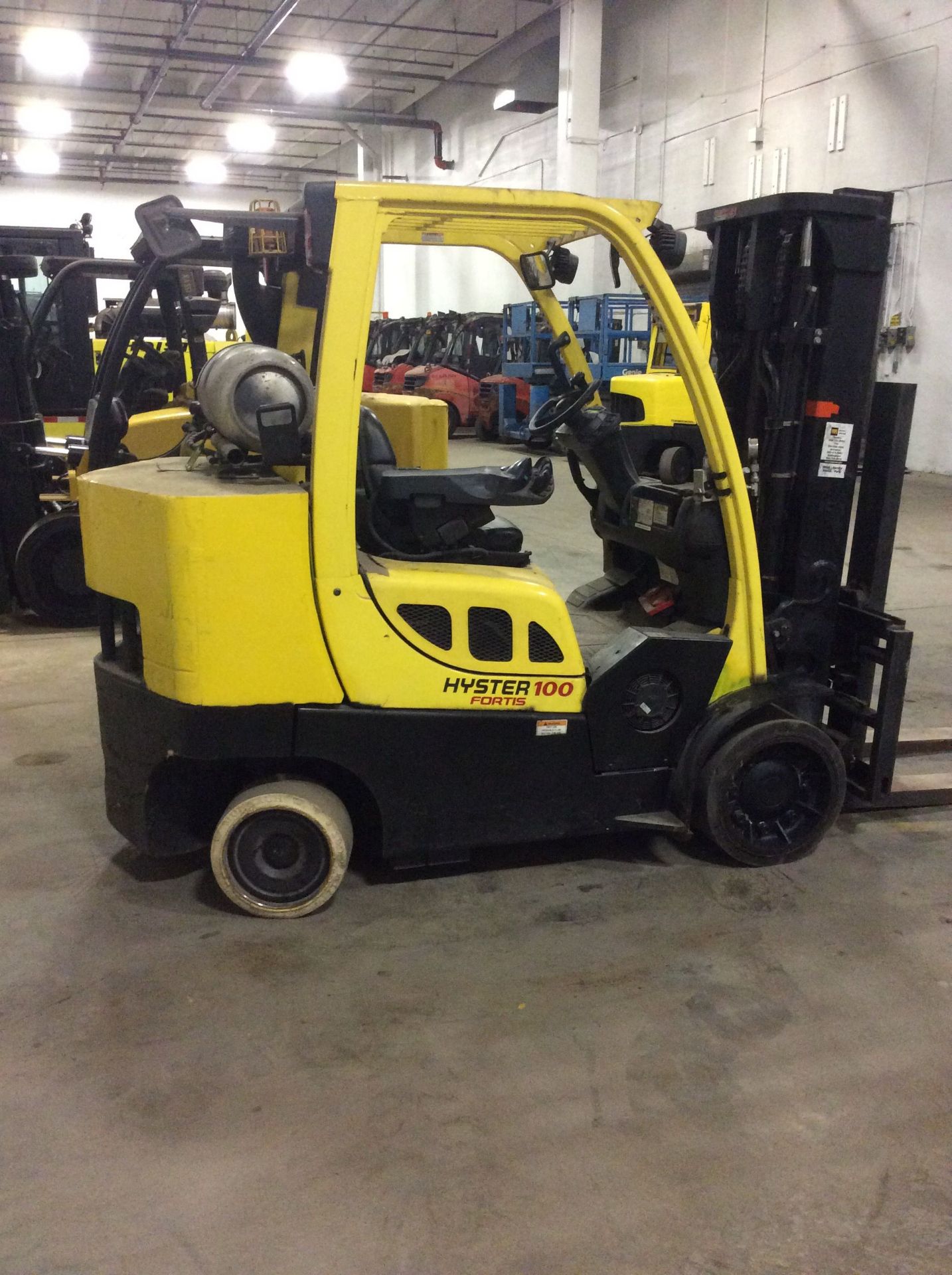 2013 - 10,000 LB. HYSTER MODEL S100FTBCS LP GAS CUSHION TIRE LIFT TRUCK; S/N G004V06490K, 2-STAGE - Image 6 of 10