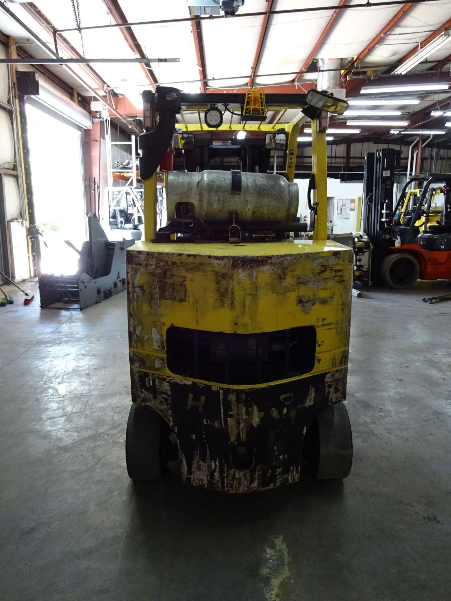 12,000 LB. HYSTER MDOEL S120FTPRS SOLID TIRE LP GAS LIFT TRUCK W/ PAPER ROLL CLAMP; S/N - Image 7 of 12