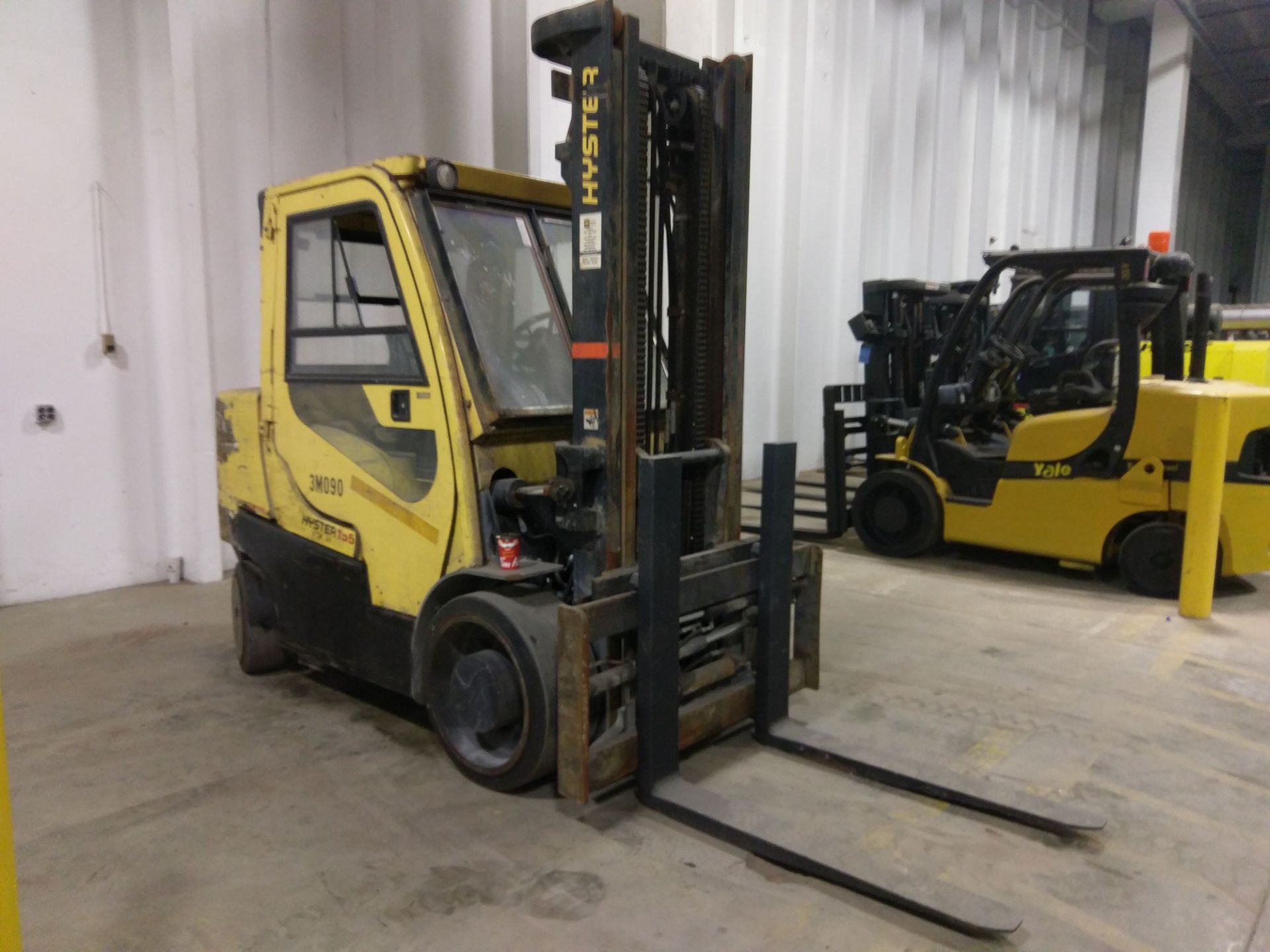 15,000 LB. HYSTER MODEL S155FT DIESEL POWER CUSHION TIRE LIFT TRUCK; S/N E024V02535J, 2-STAGE - Image 2 of 11