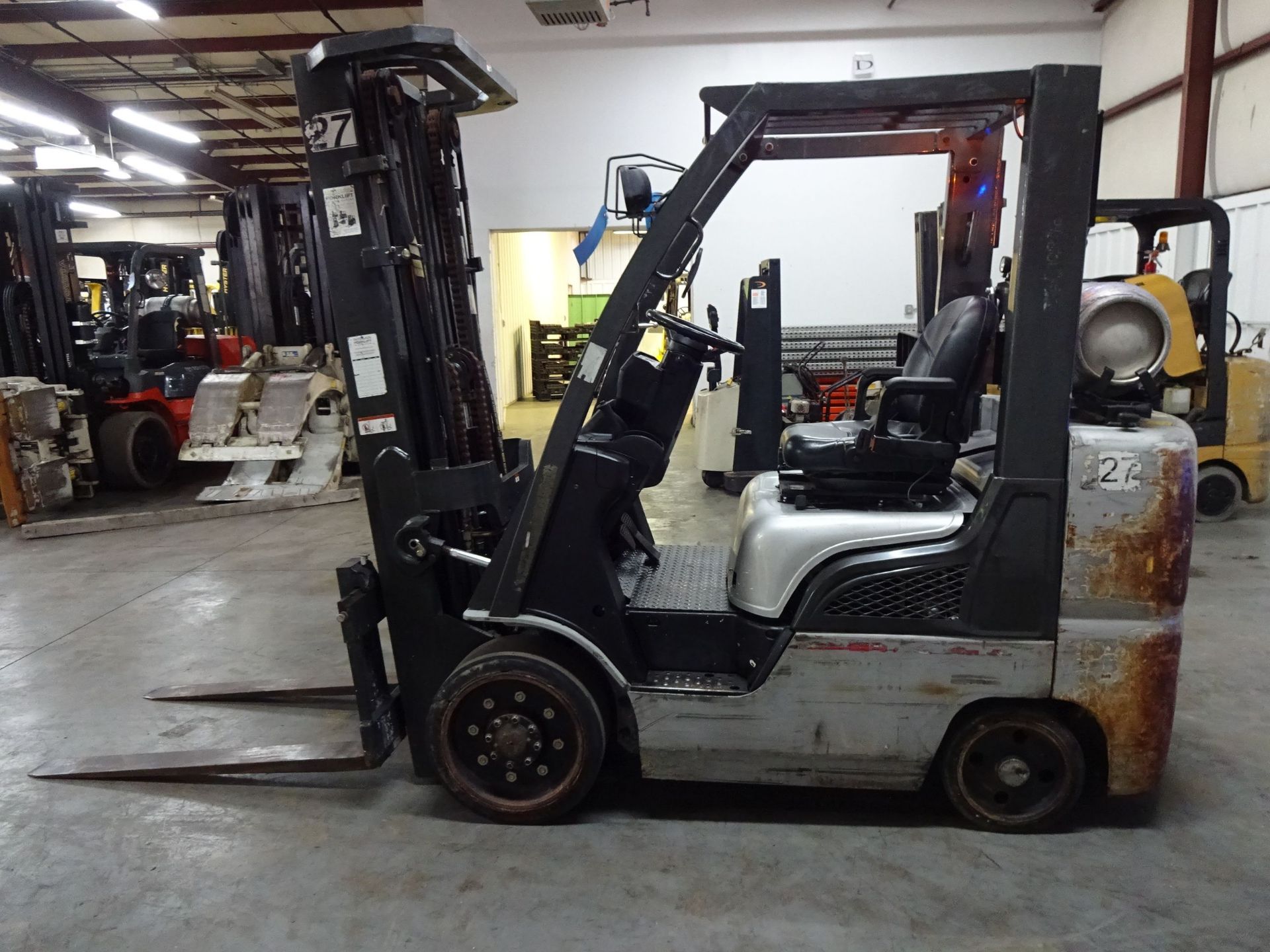 6,000 LB. NISSAN MODEL MCU1F2A30LV SOLID TIRE LP GAS LIFT TRUCK; S/N CU1F2-9Q0039, (3,568 HOURS), - Image 8 of 11