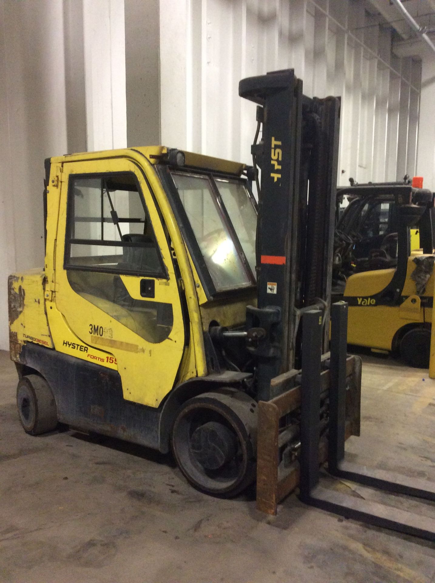 15,000 LB. HYSTER MODEL S155FT DIESEL POWER CUSHION TIRE LIFT TRUCK; S/N E024V02533J, 2-STAGE - Image 4 of 11