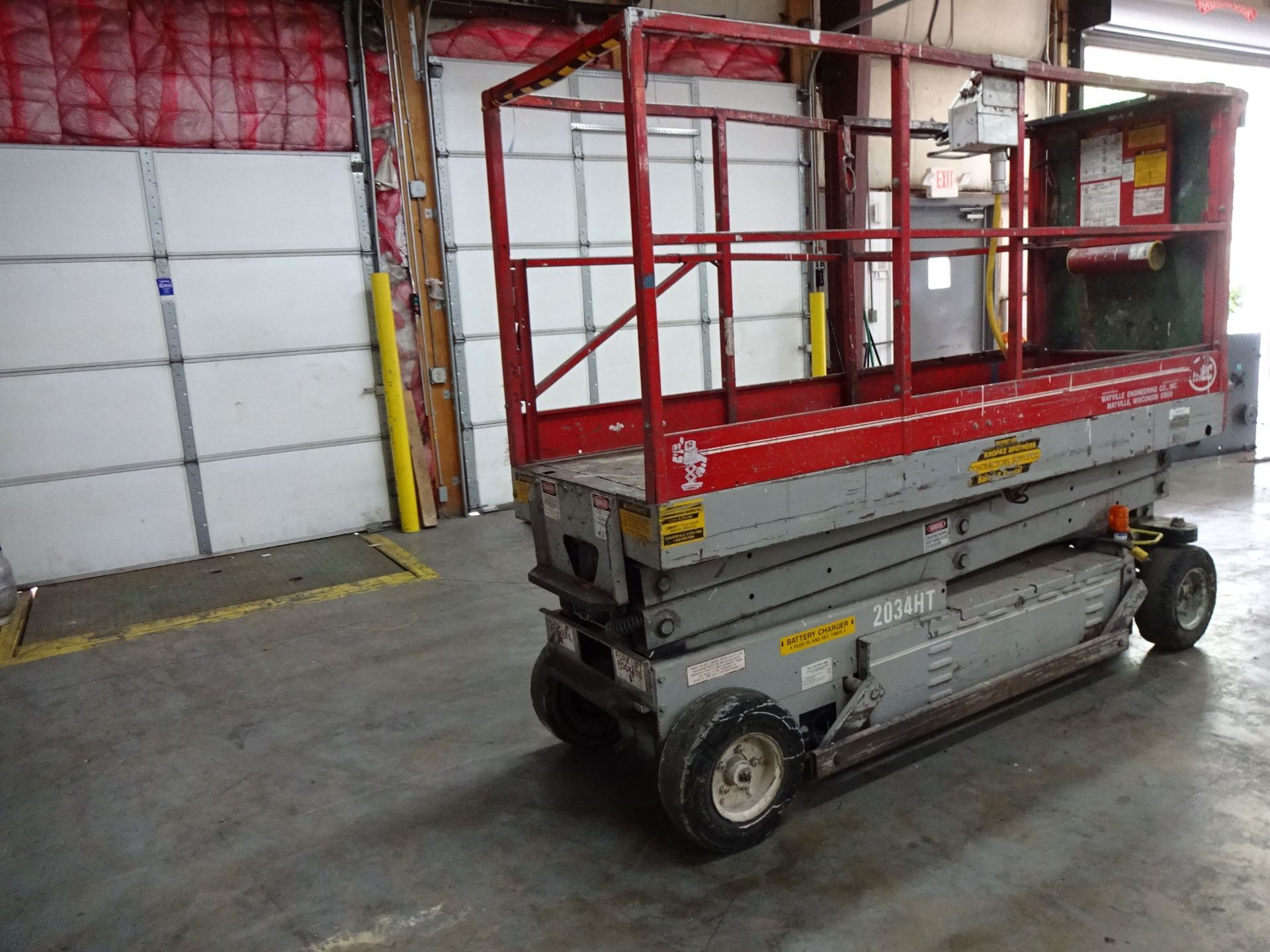 MEC MODEL 2034HT ELECTRIC POWER SOLID TIRE SCISSOR LIFT; S/N N/A, 32" X 96" - 132" EXPANDABLE - Image 3 of 11